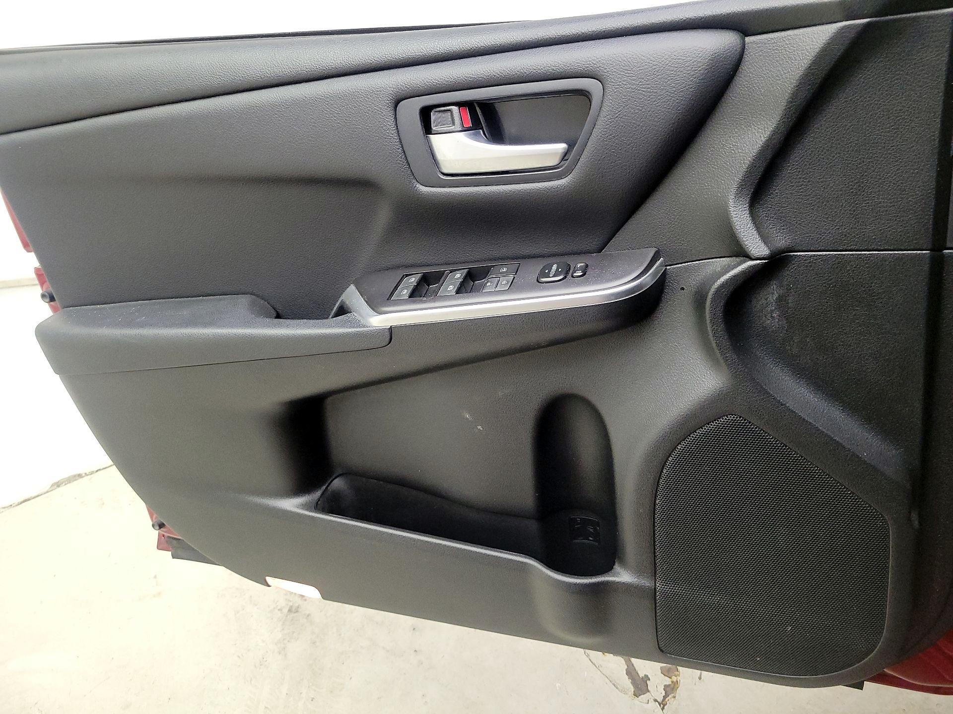 Thumbnail: 2017 Toyota Camry - 12