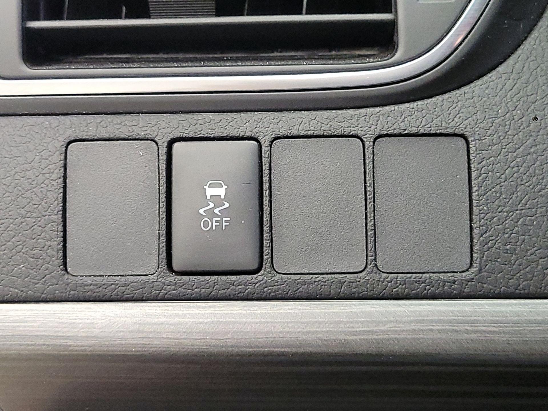 Thumbnail: 2017 Toyota Camry - 13