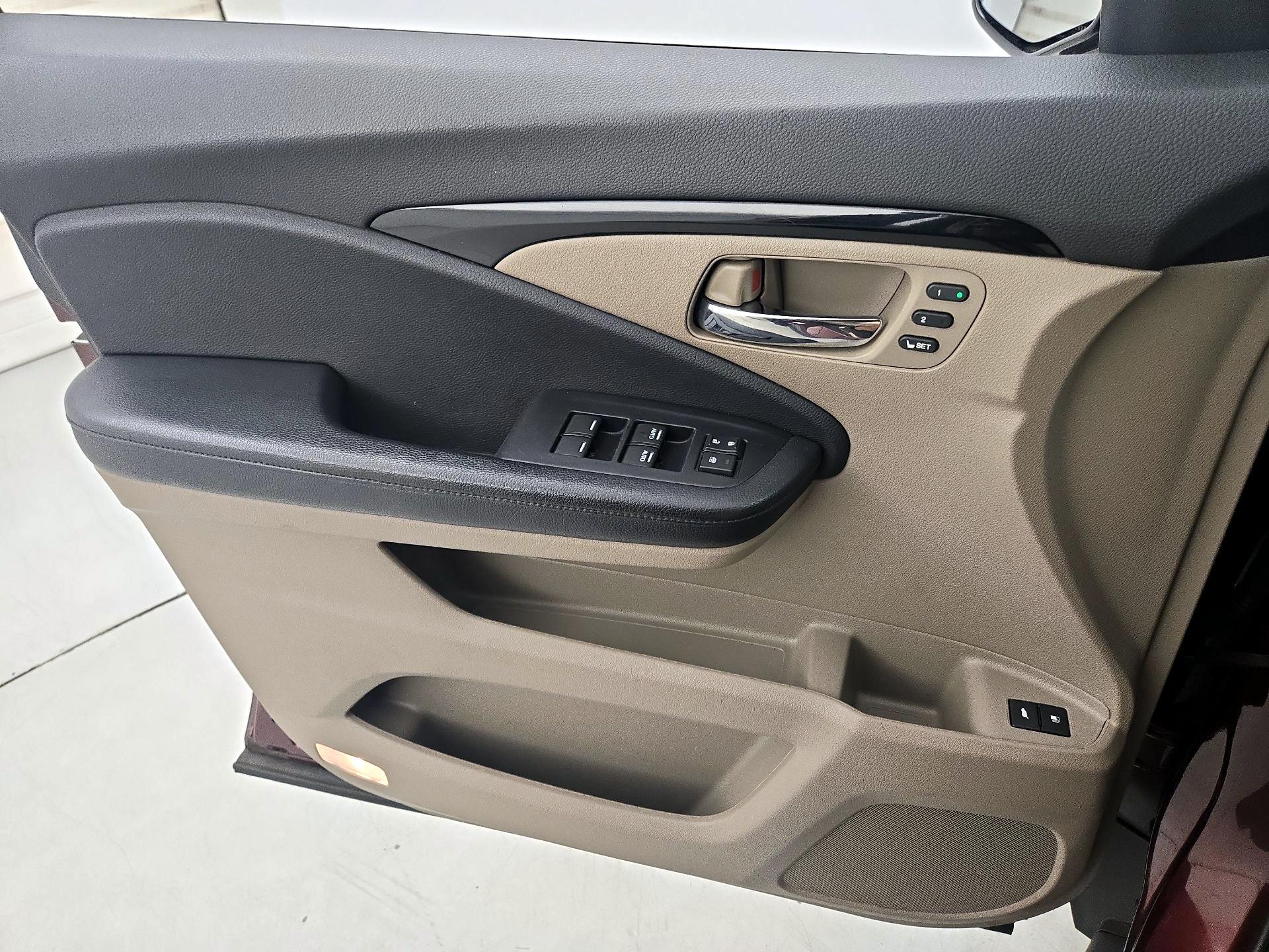 Thumbnail: 2019 Honda Pilot - 12