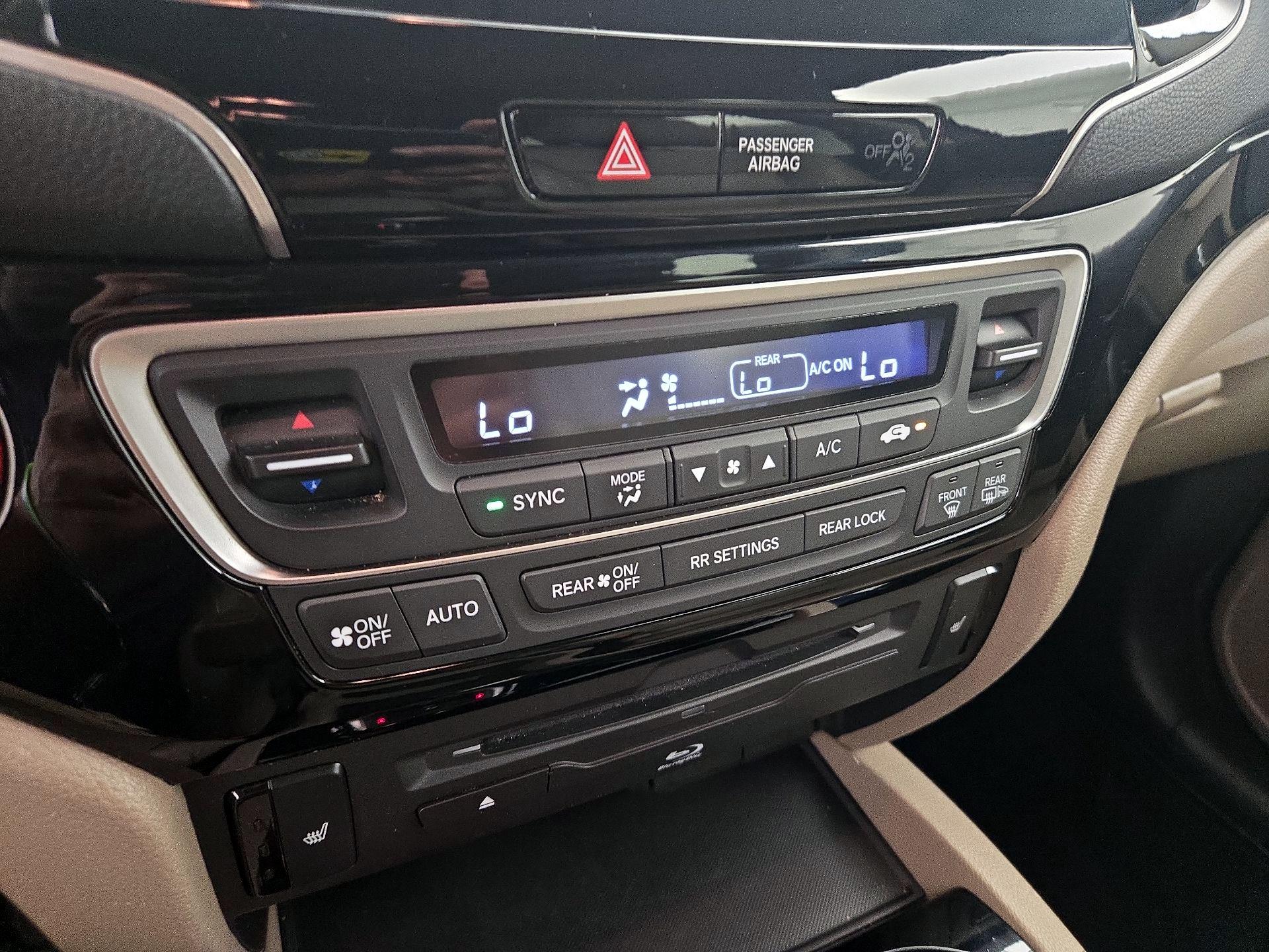 Thumbnail: 2019 Honda Pilot - 17