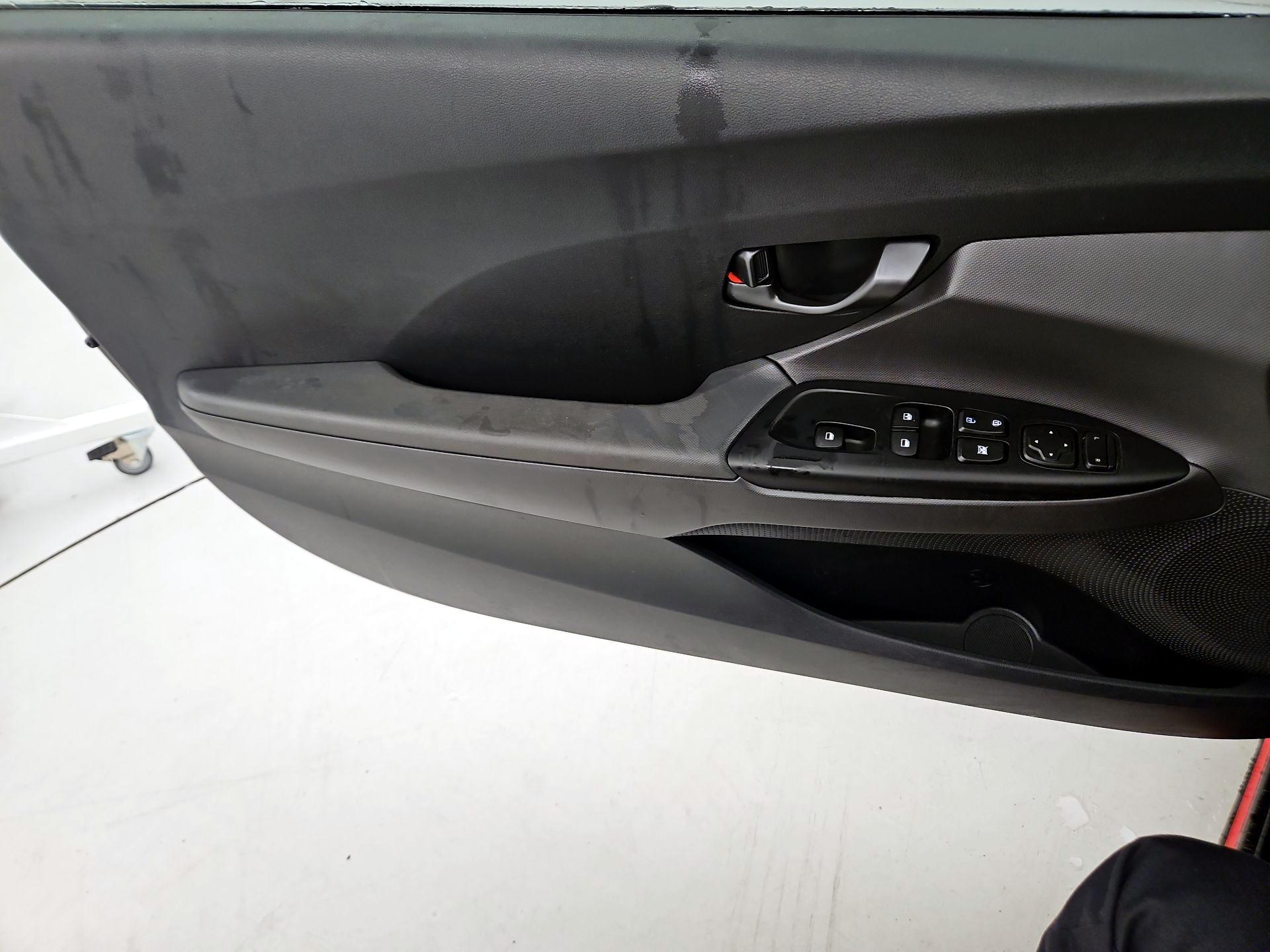 Thumbnail: 2019 Hyundai Veloster - 12