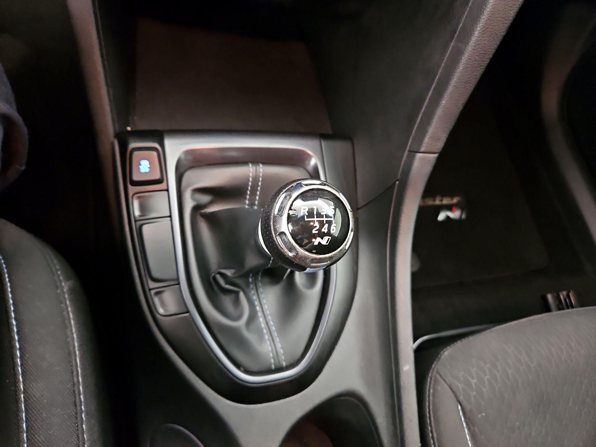 Thumbnail: 2019 Hyundai Veloster - 17