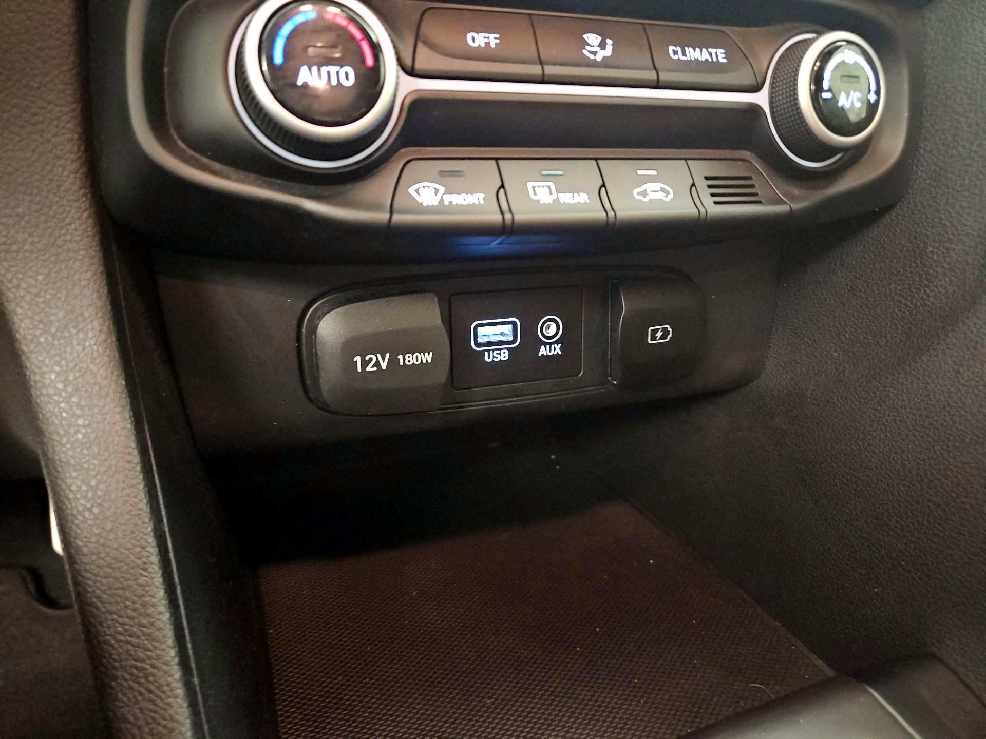 Thumbnail: 2019 Hyundai Veloster - 18