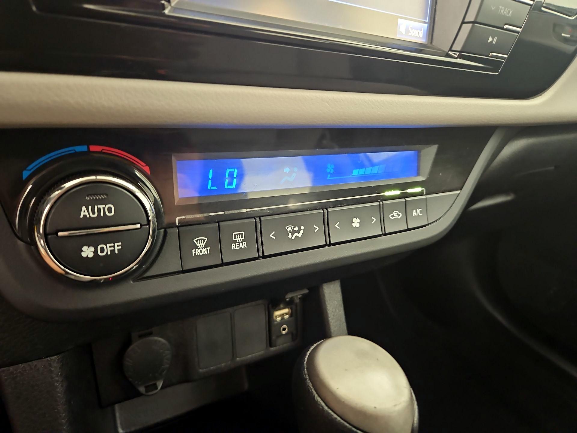 Thumbnail: 2016 Toyota Corolla - 16