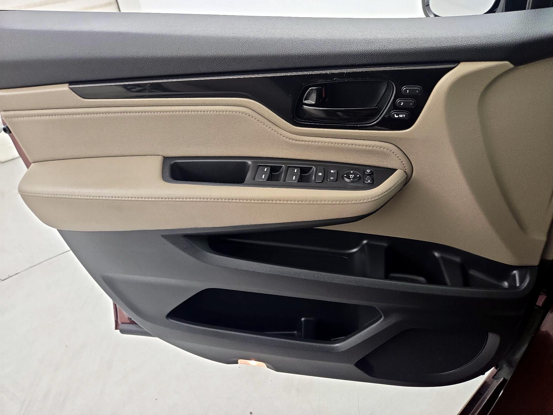 Thumbnail: 2018 Honda Odyssey - 12