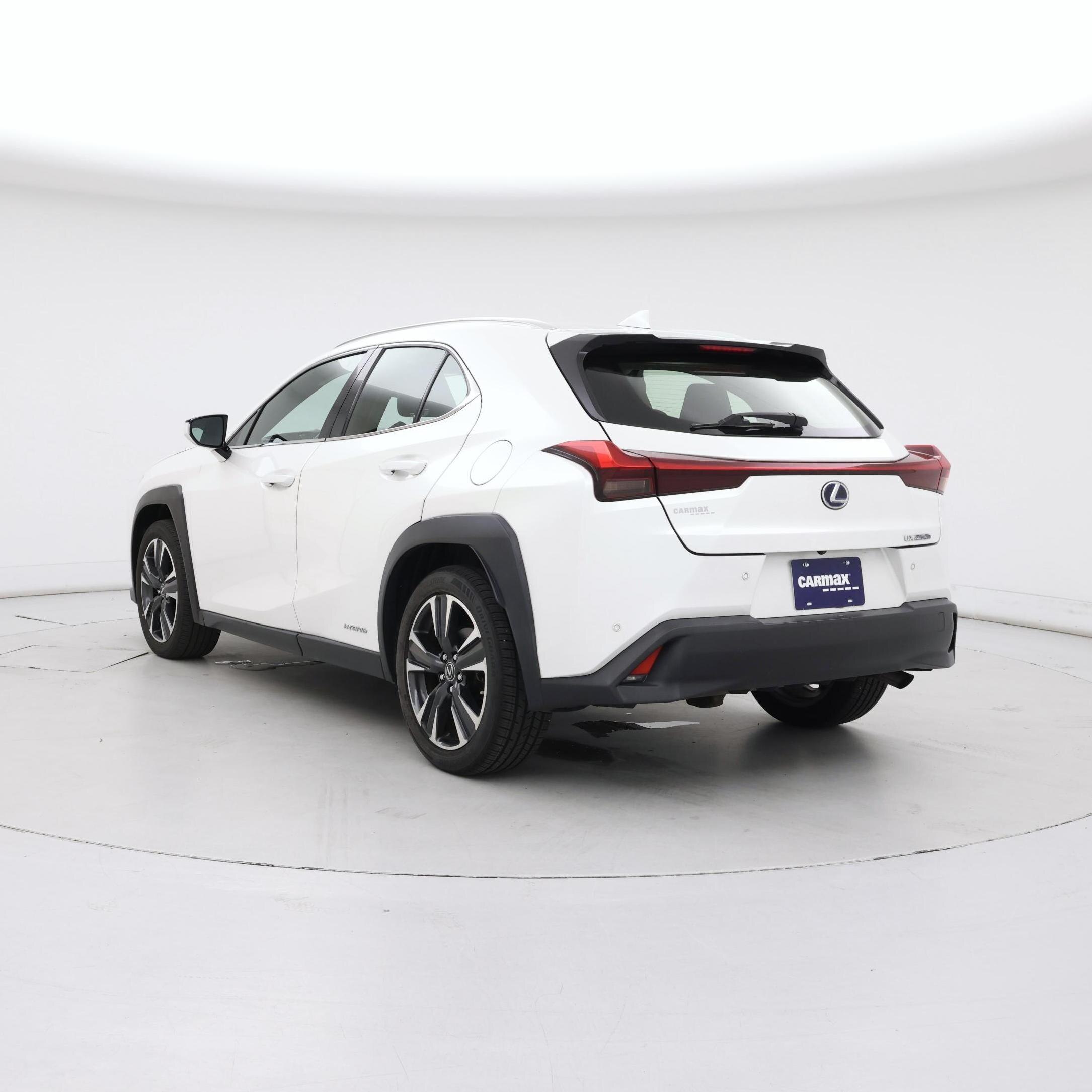 Thumbnail: 2021 Lexus UX - 2