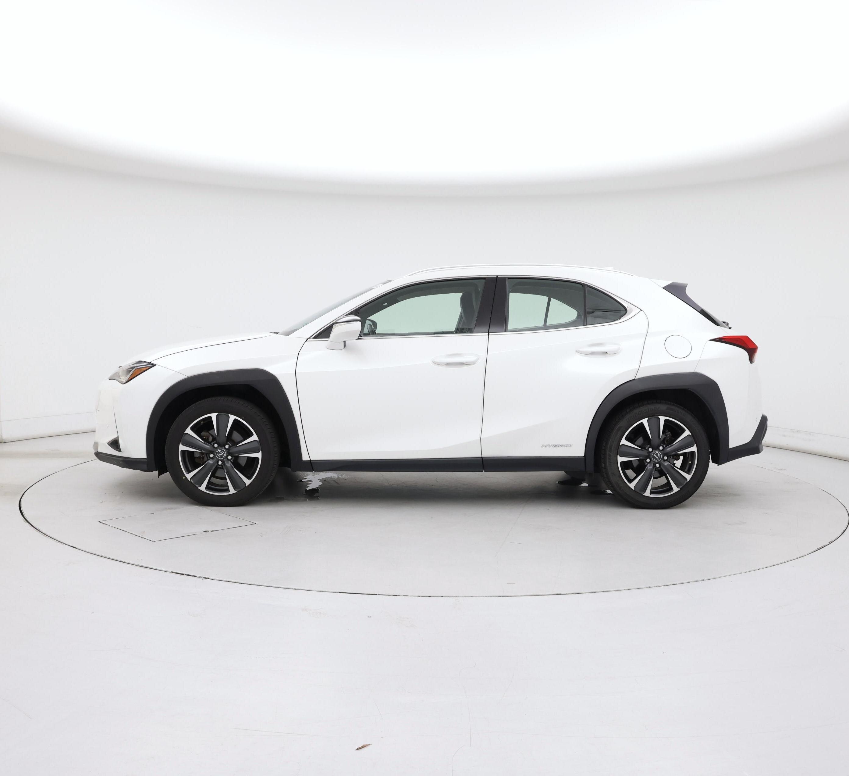 Thumbnail: 2021 Lexus UX - 3