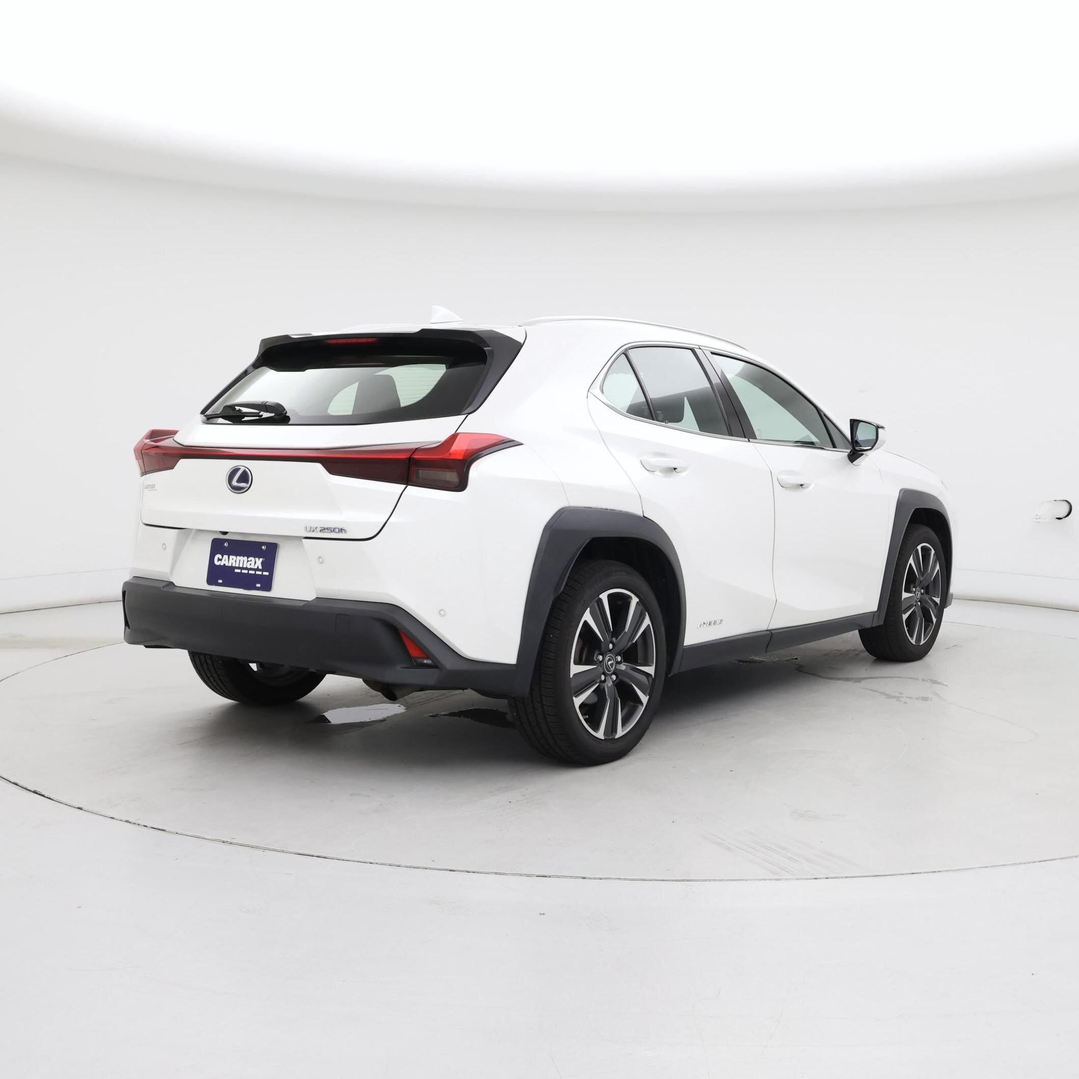Thumbnail: 2021 Lexus UX - 8