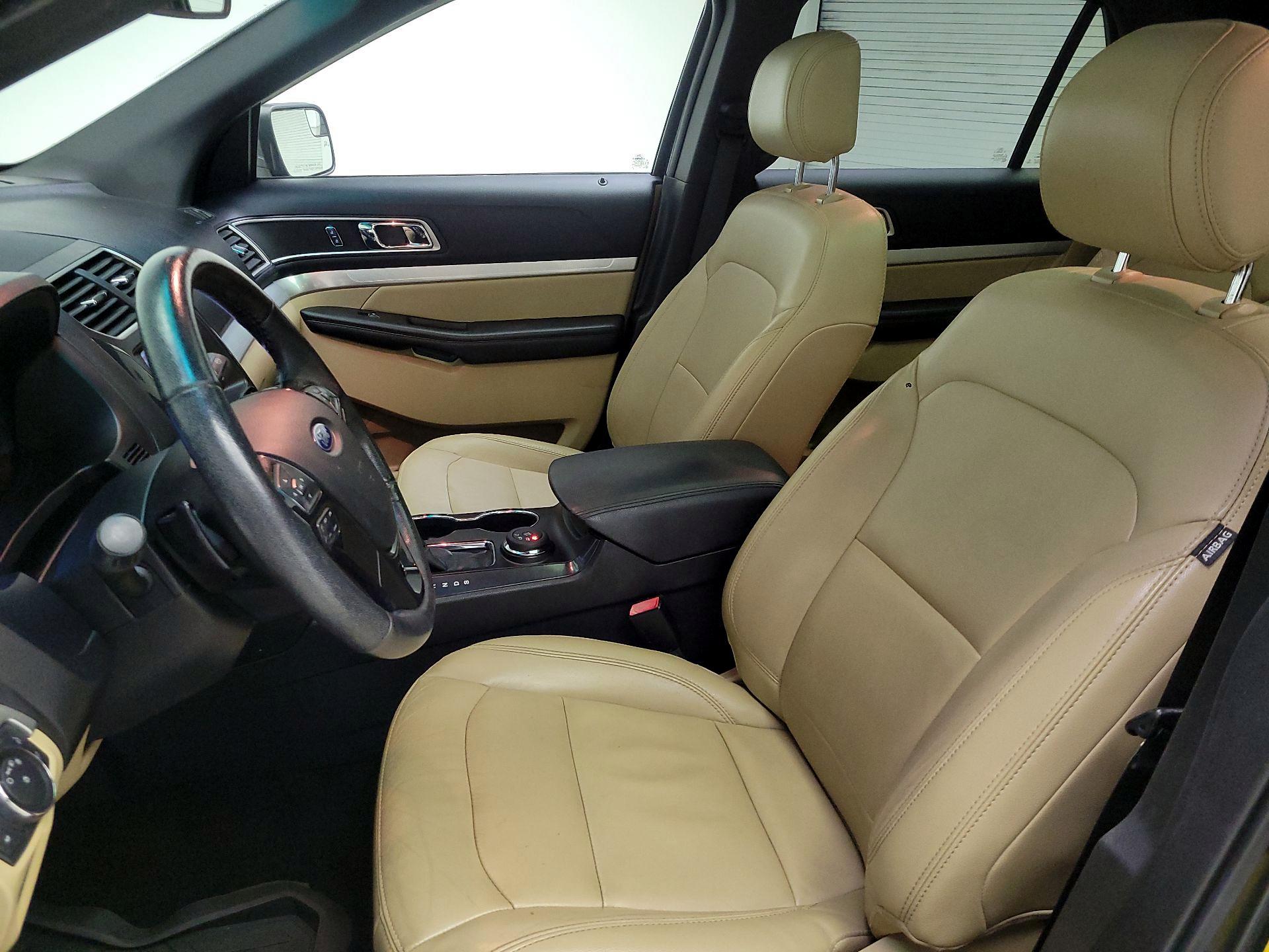 Thumbnail: 2016 Ford Explorer - 11