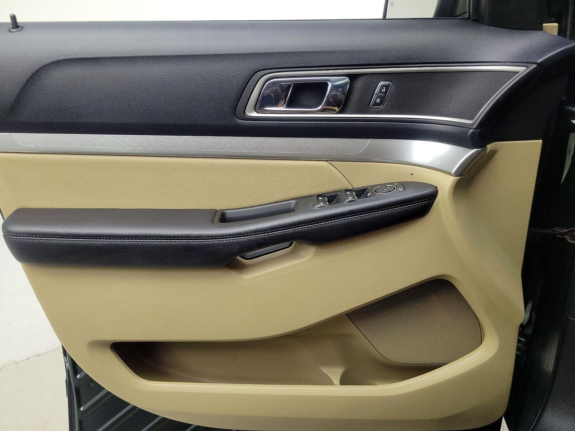 Thumbnail: 2016 Ford Explorer - 12