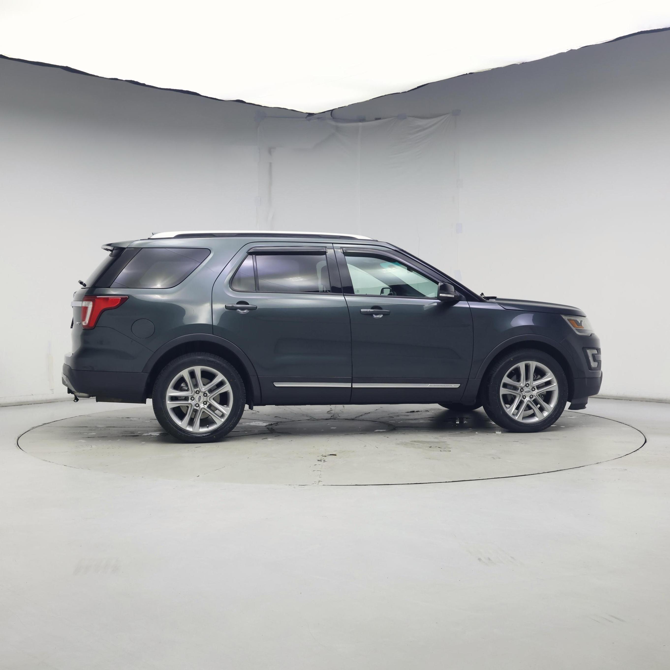Thumbnail: 2016 Ford Explorer - 7