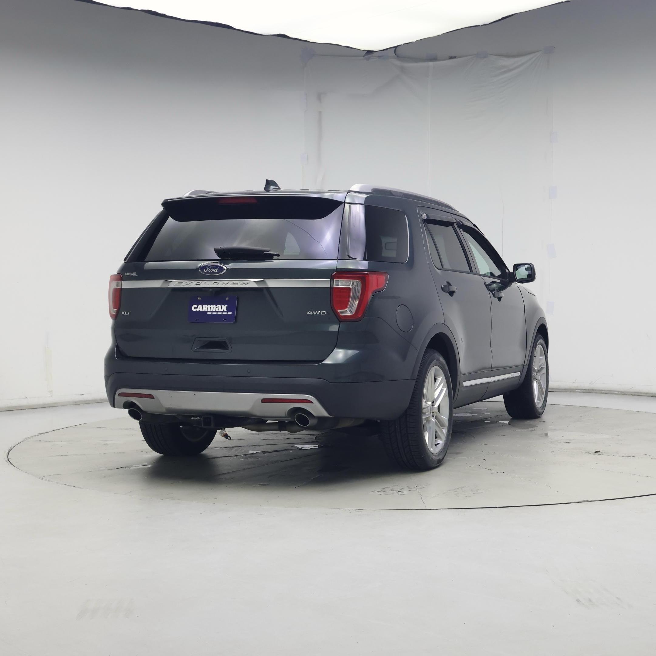 Thumbnail: 2016 Ford Explorer - 8