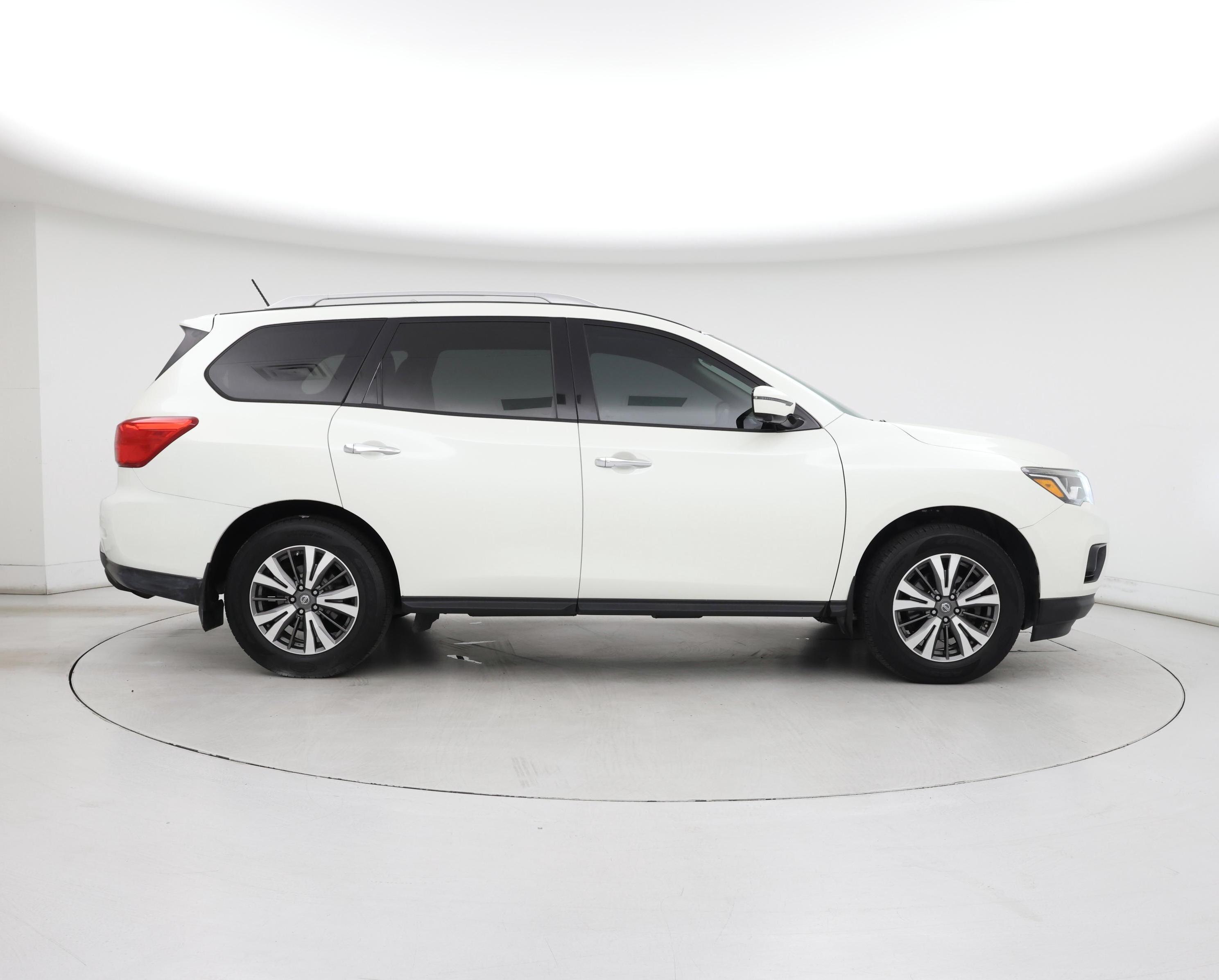Thumbnail: 2017 Nissan Pathfinder - 7