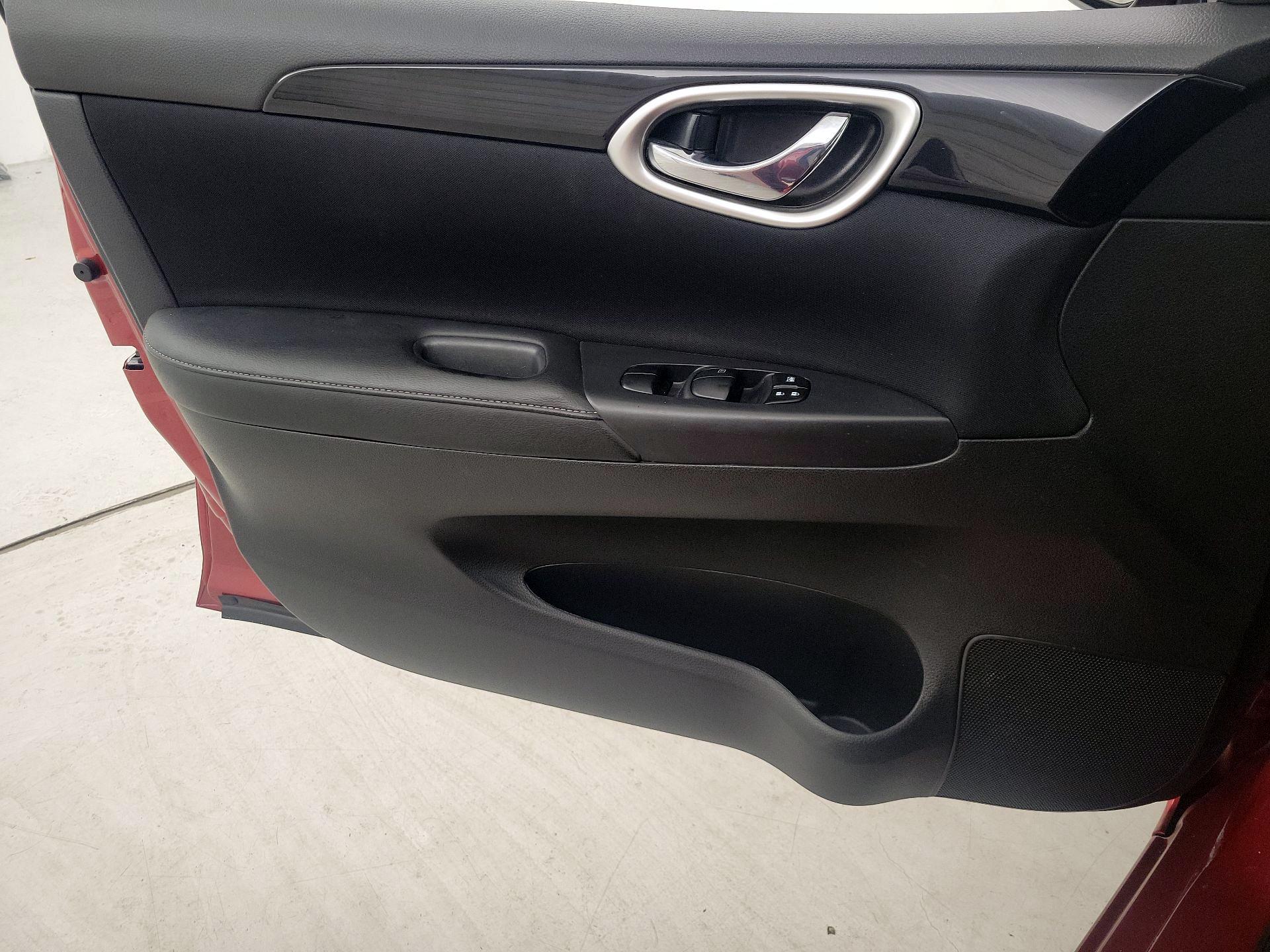 Thumbnail: 2016 Nissan Sentra - 12