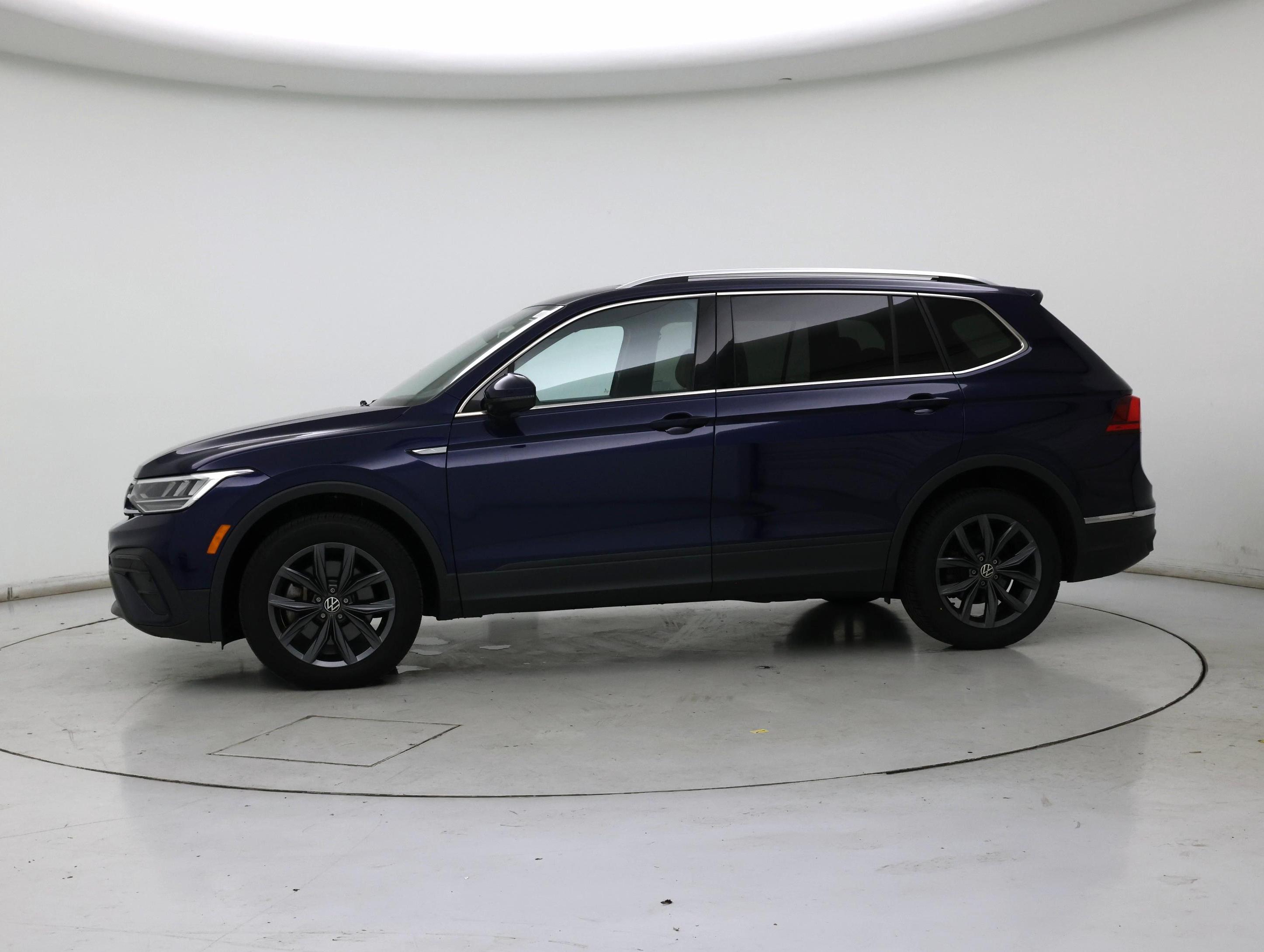 Thumbnail: 2022 Volkswagen Tiguan - 3