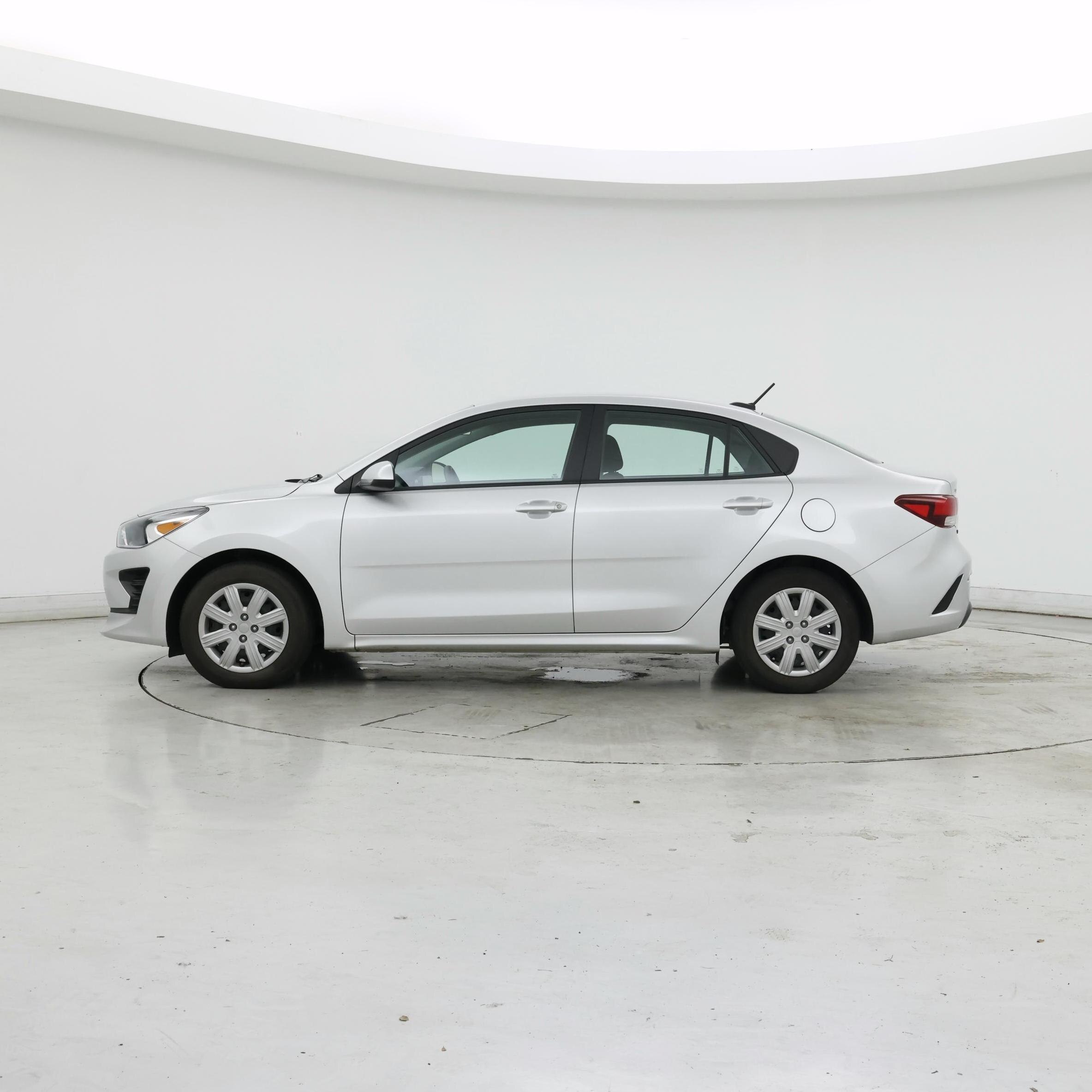 Thumbnail: 2022 Kia Rio - 3