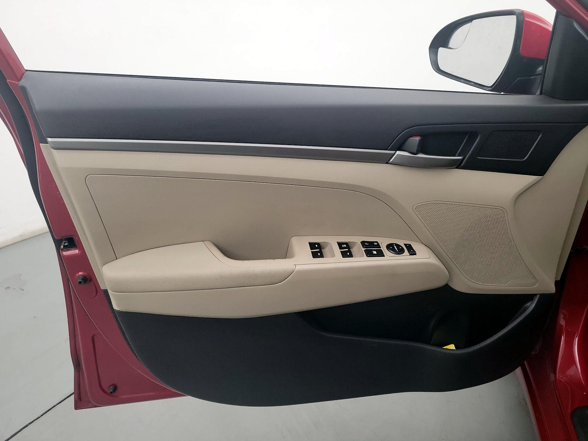 Thumbnail: 2017 Hyundai Elantra - 12