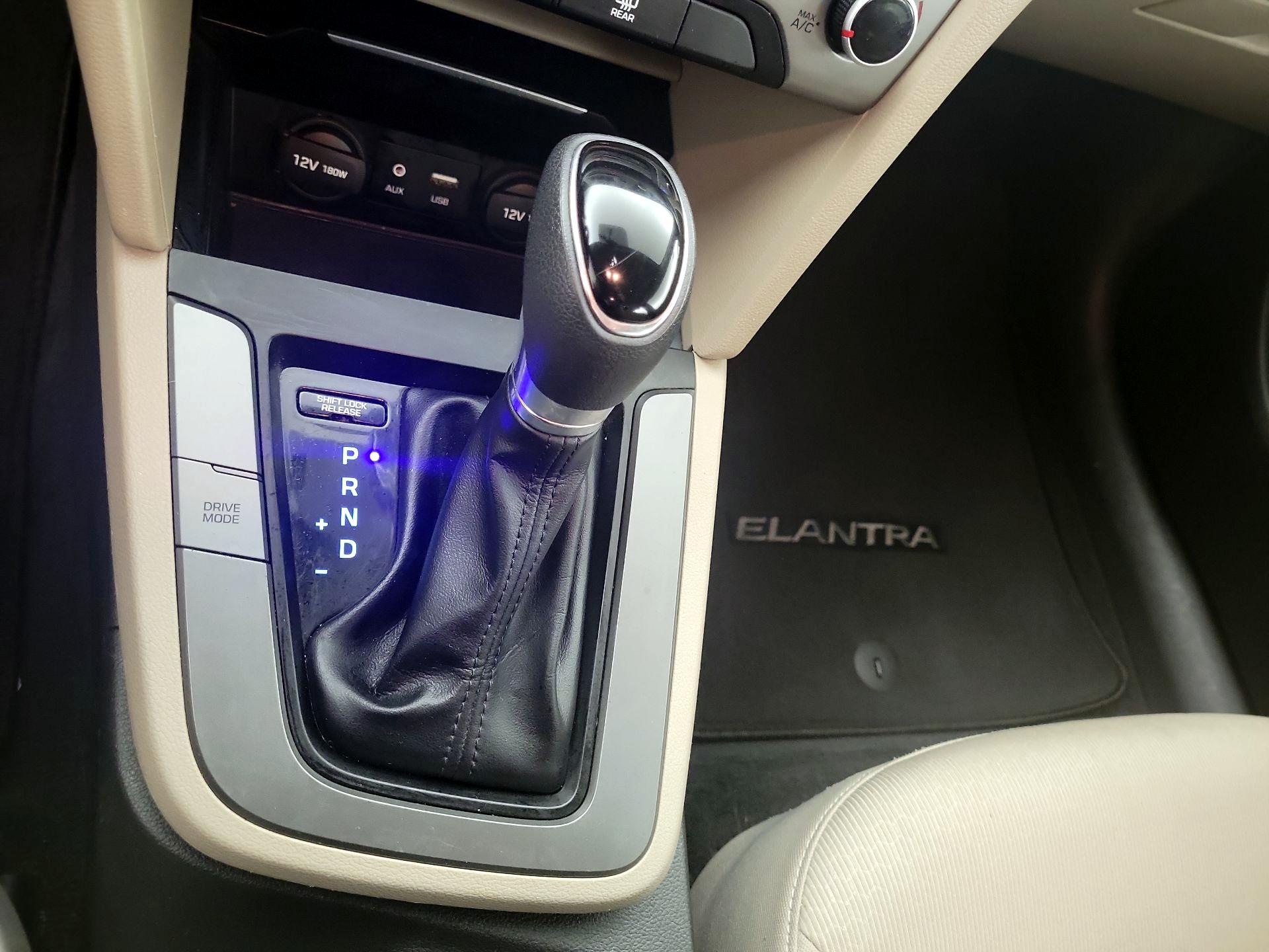 Thumbnail: 2017 Hyundai Elantra - 16