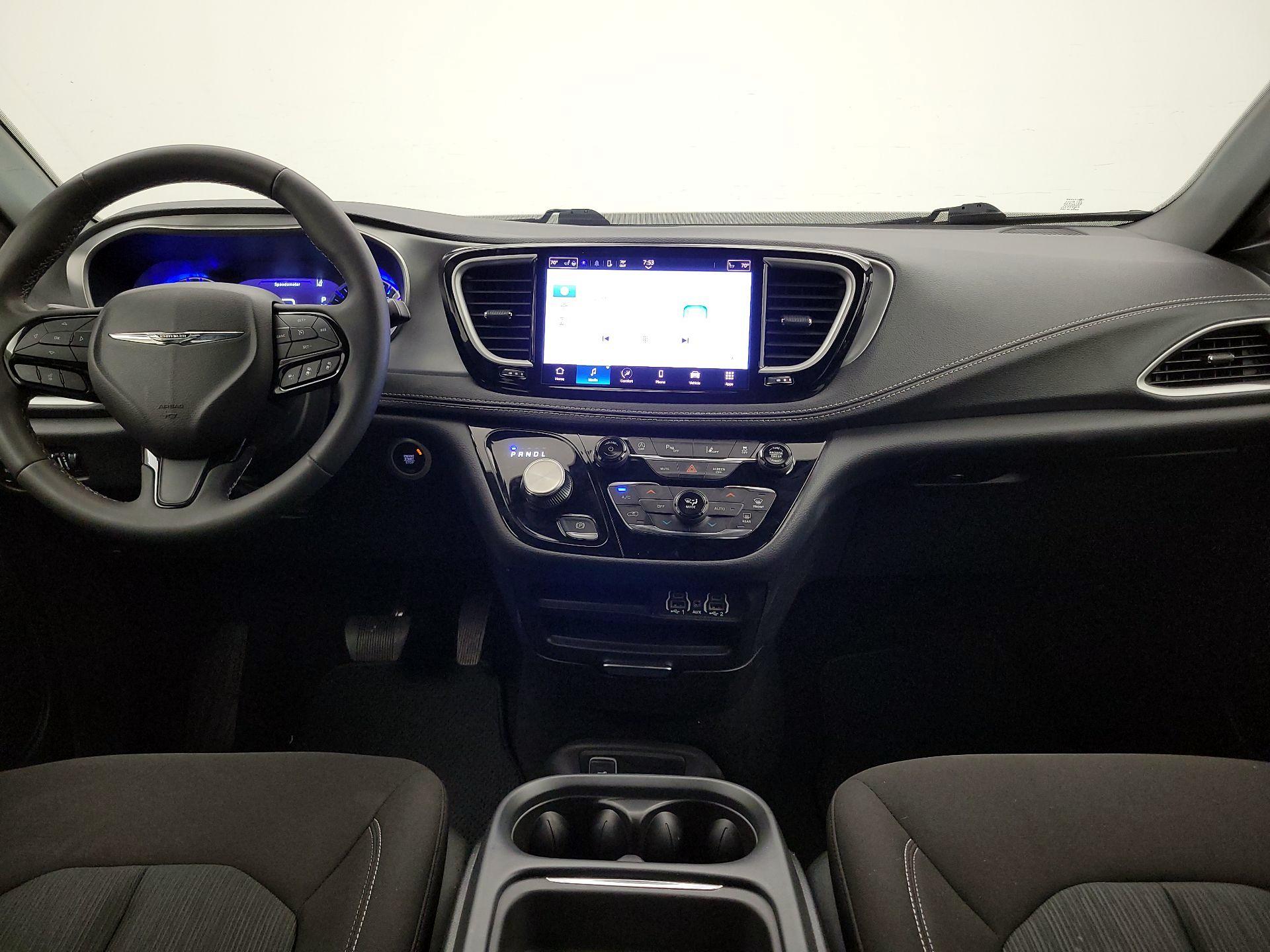 Thumbnail: 2023 Chrysler Pacifica - 9