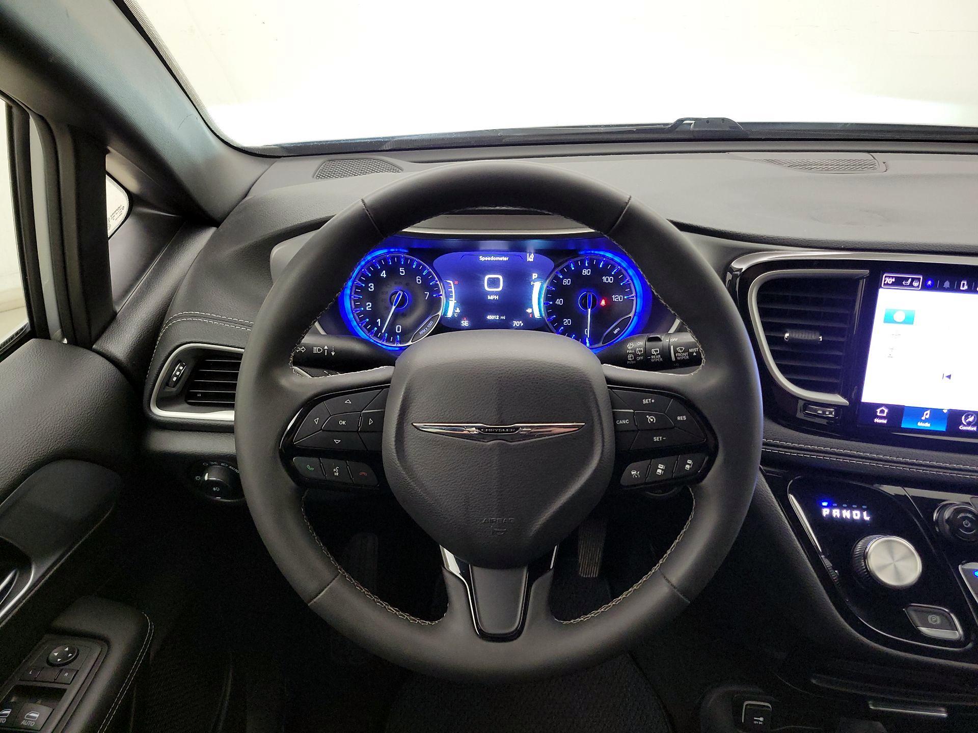 Thumbnail: 2023 Chrysler Pacifica - 10