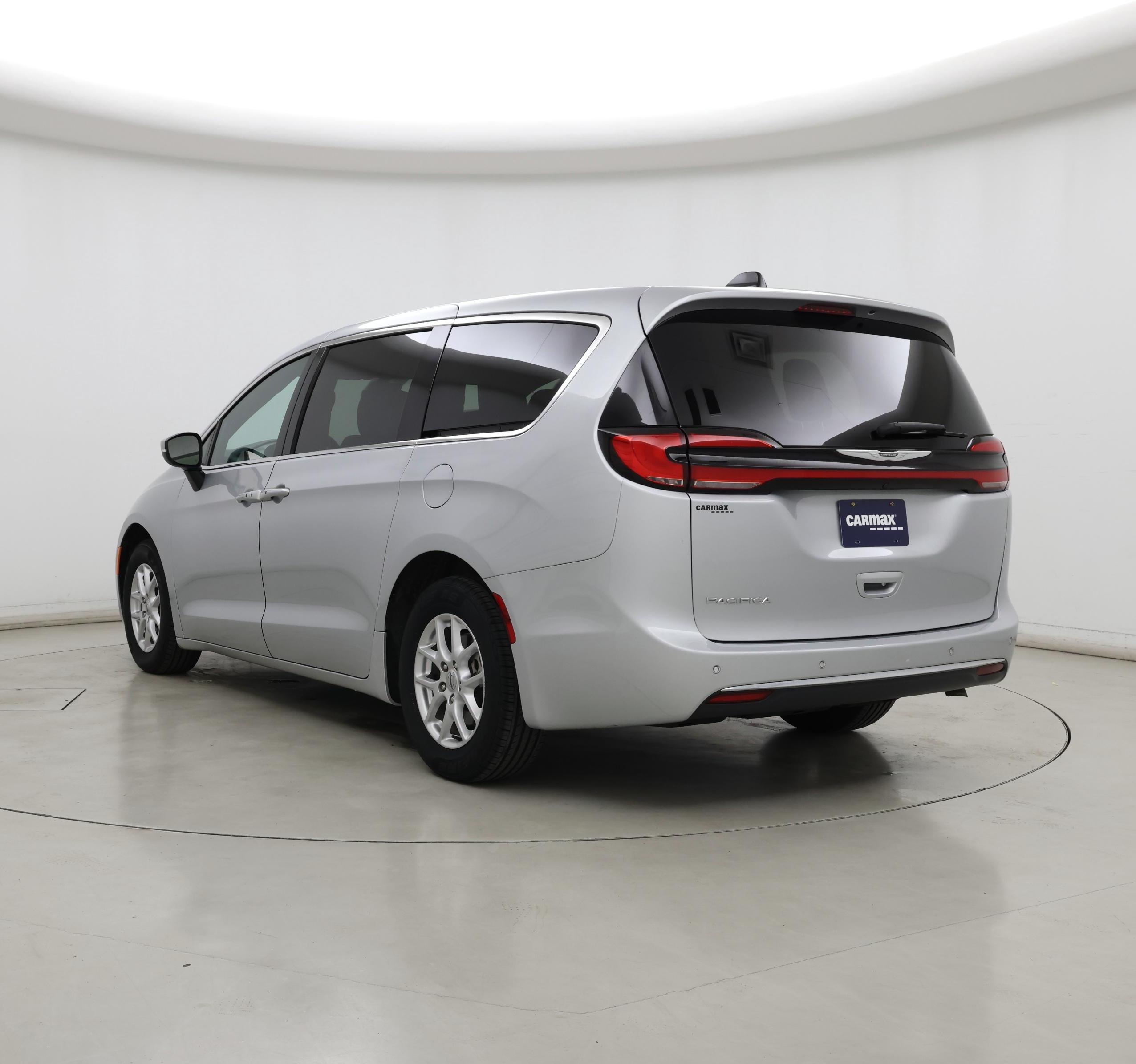 Thumbnail: 2023 Chrysler Pacifica - 2