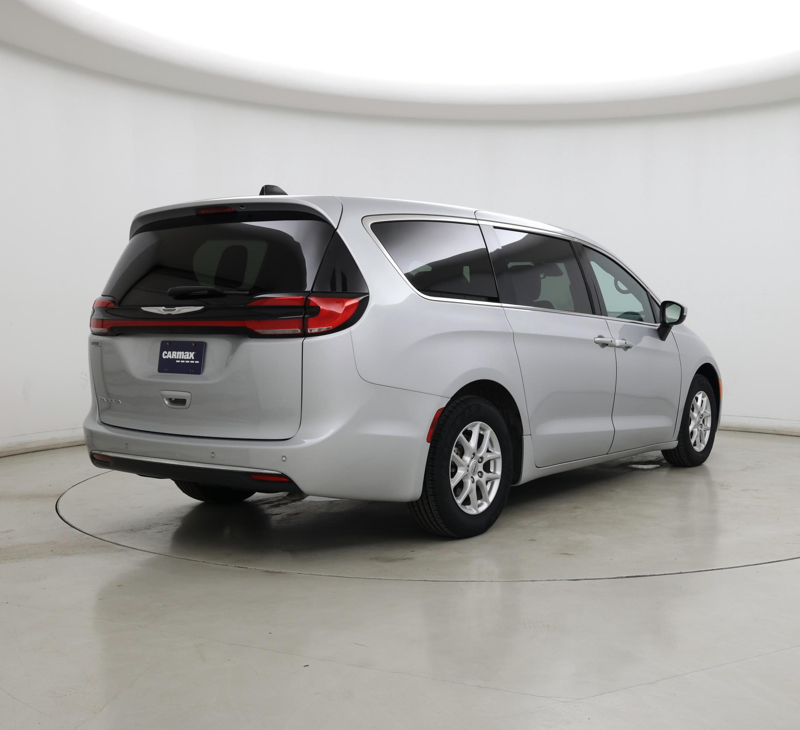 Thumbnail: 2023 Chrysler Pacifica - 8