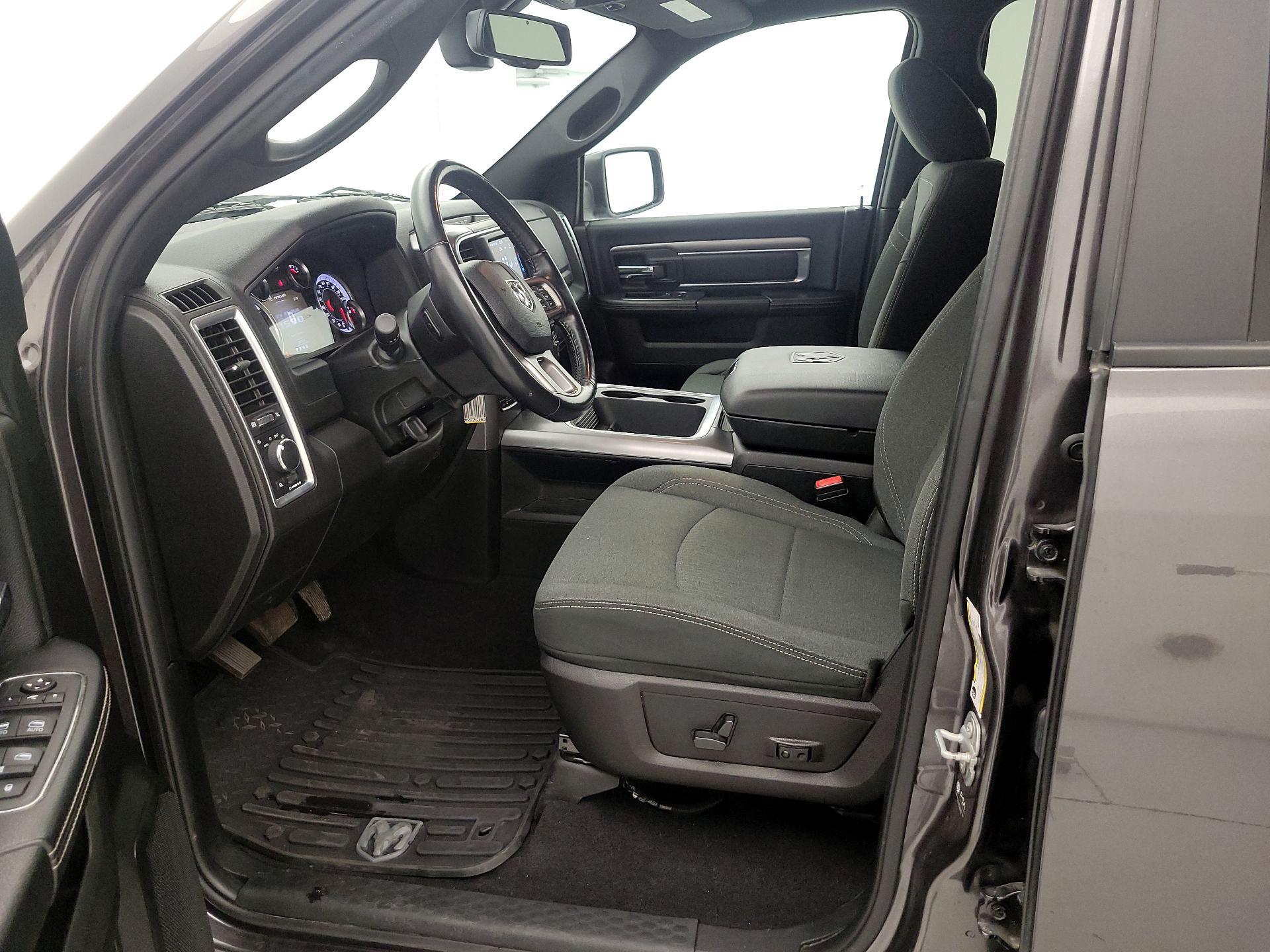 Thumbnail: 2021 RAM 1500 Classic - 11