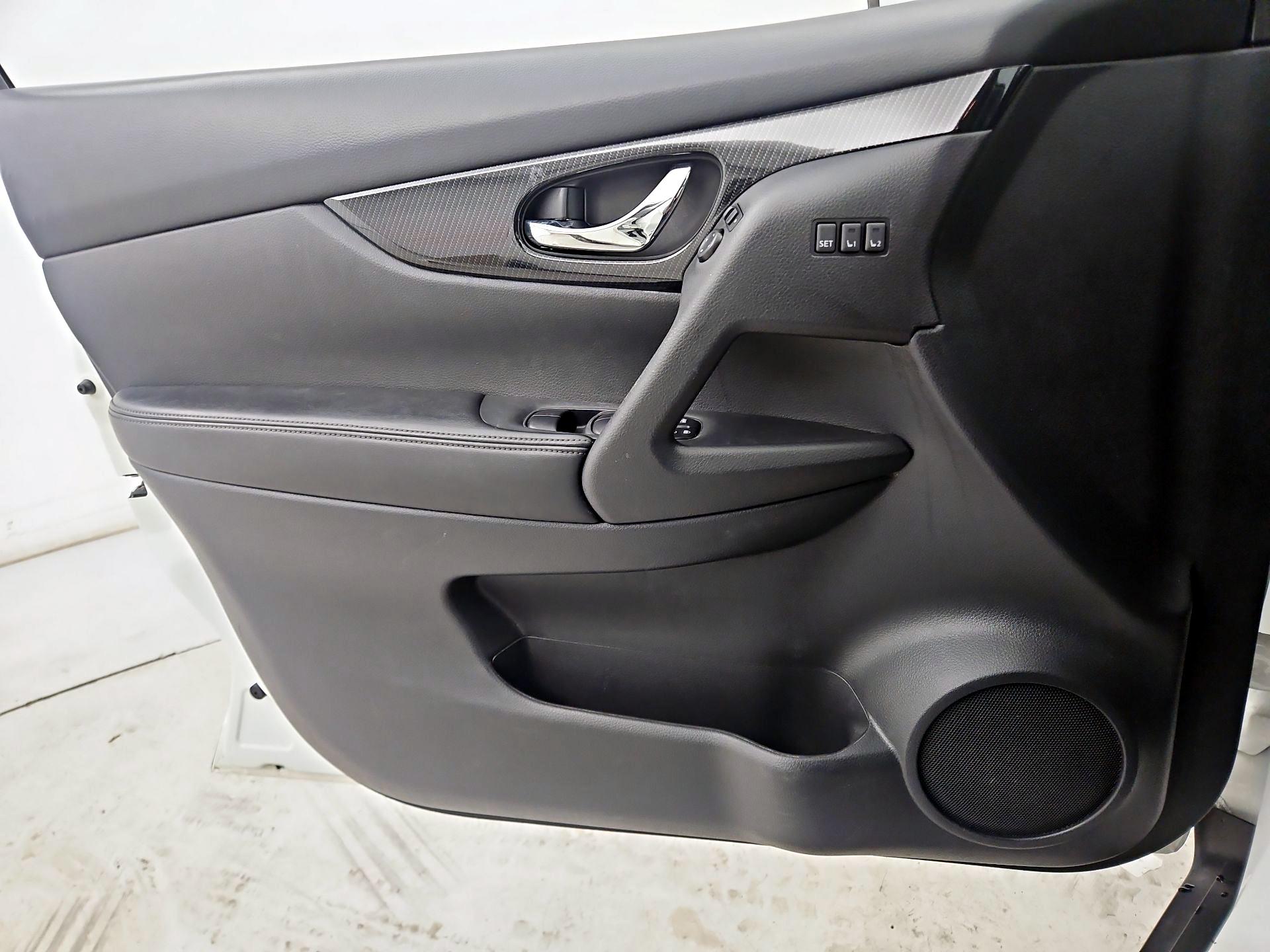 Thumbnail: 2020 Nissan Rogue - 12