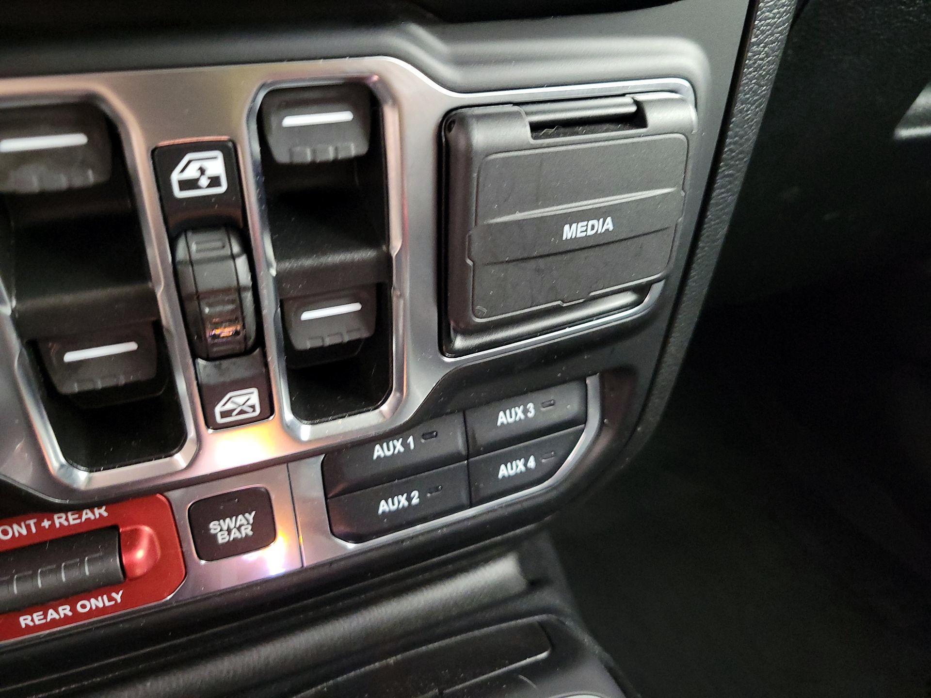 Thumbnail: 2021 Jeep Wrangler - 18