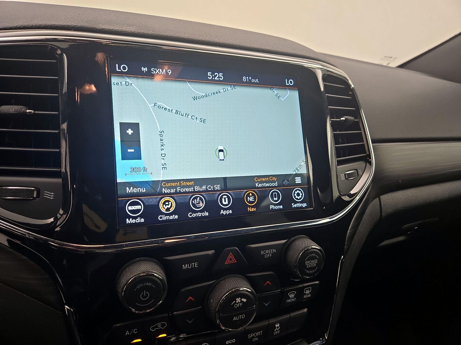 Thumbnail: 2021 Jeep Grand Cherokee - 14