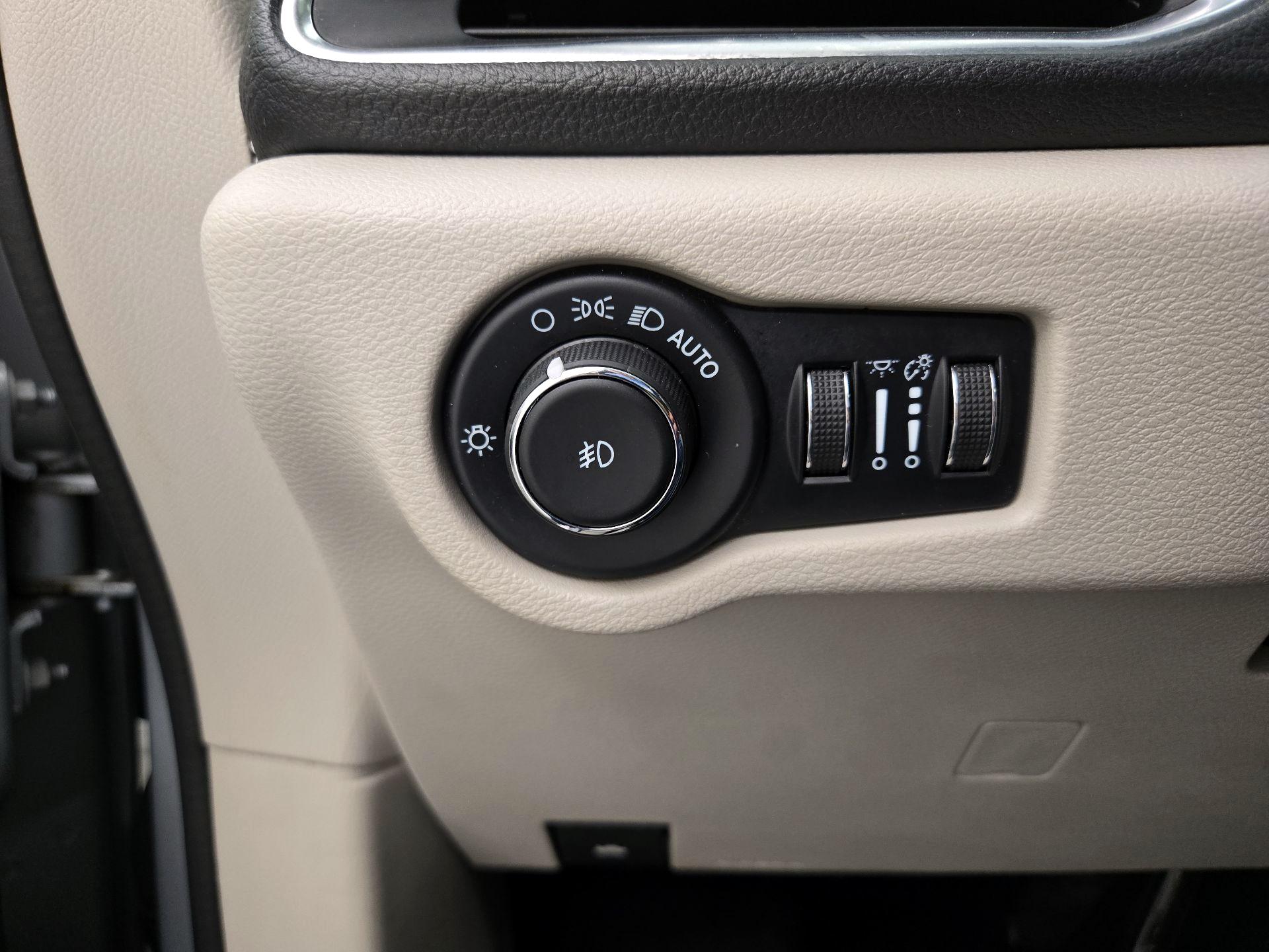 Thumbnail: 2023 Chrysler Pacifica - 13