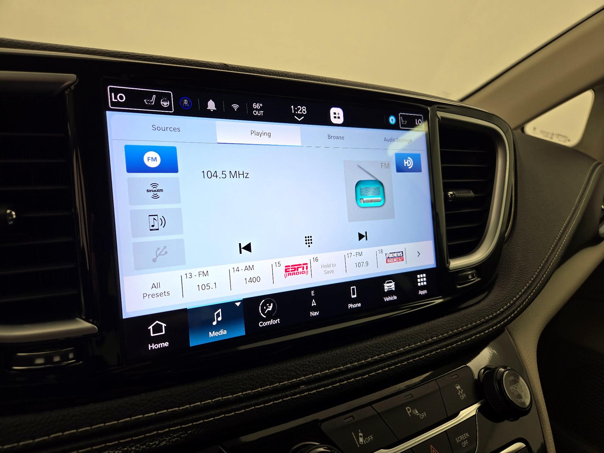 Thumbnail: 2023 Chrysler Pacifica - 16