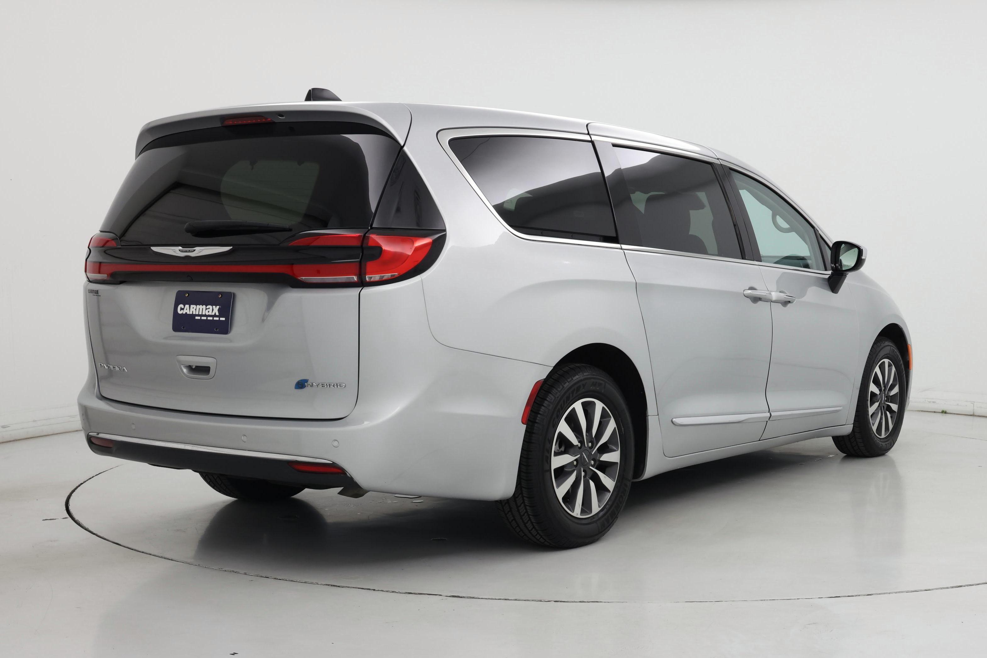 Thumbnail: 2023 Chrysler Pacifica - 8