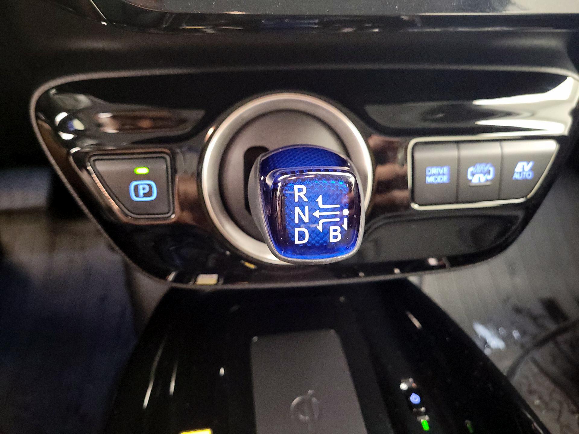 Thumbnail: 2020 Toyota Prius Prime - 17