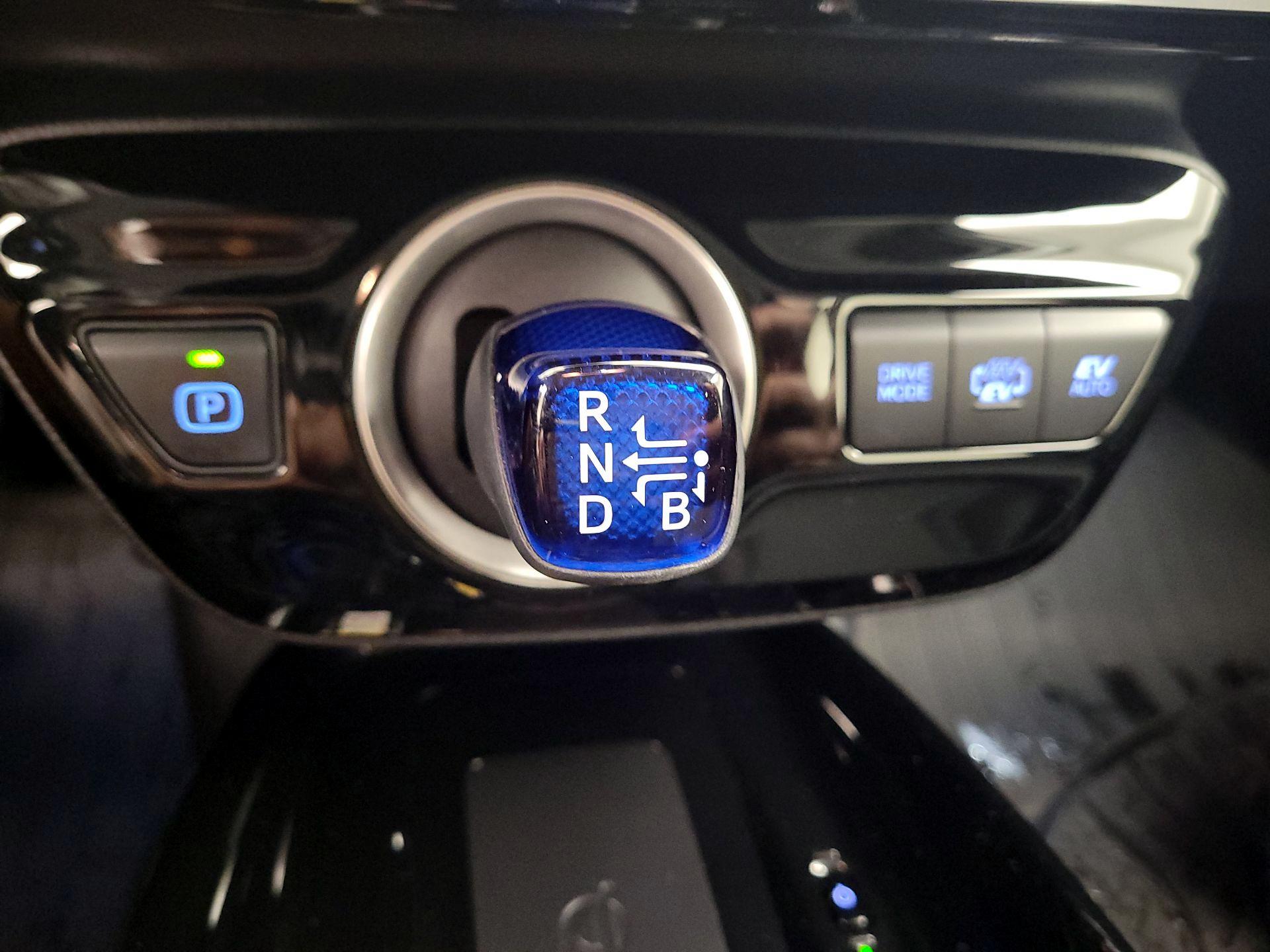 Thumbnail: 2020 Toyota Prius Prime - 18