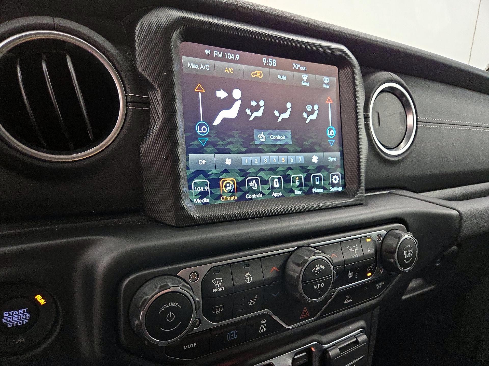 Thumbnail: 2022 Jeep Wrangler - 17