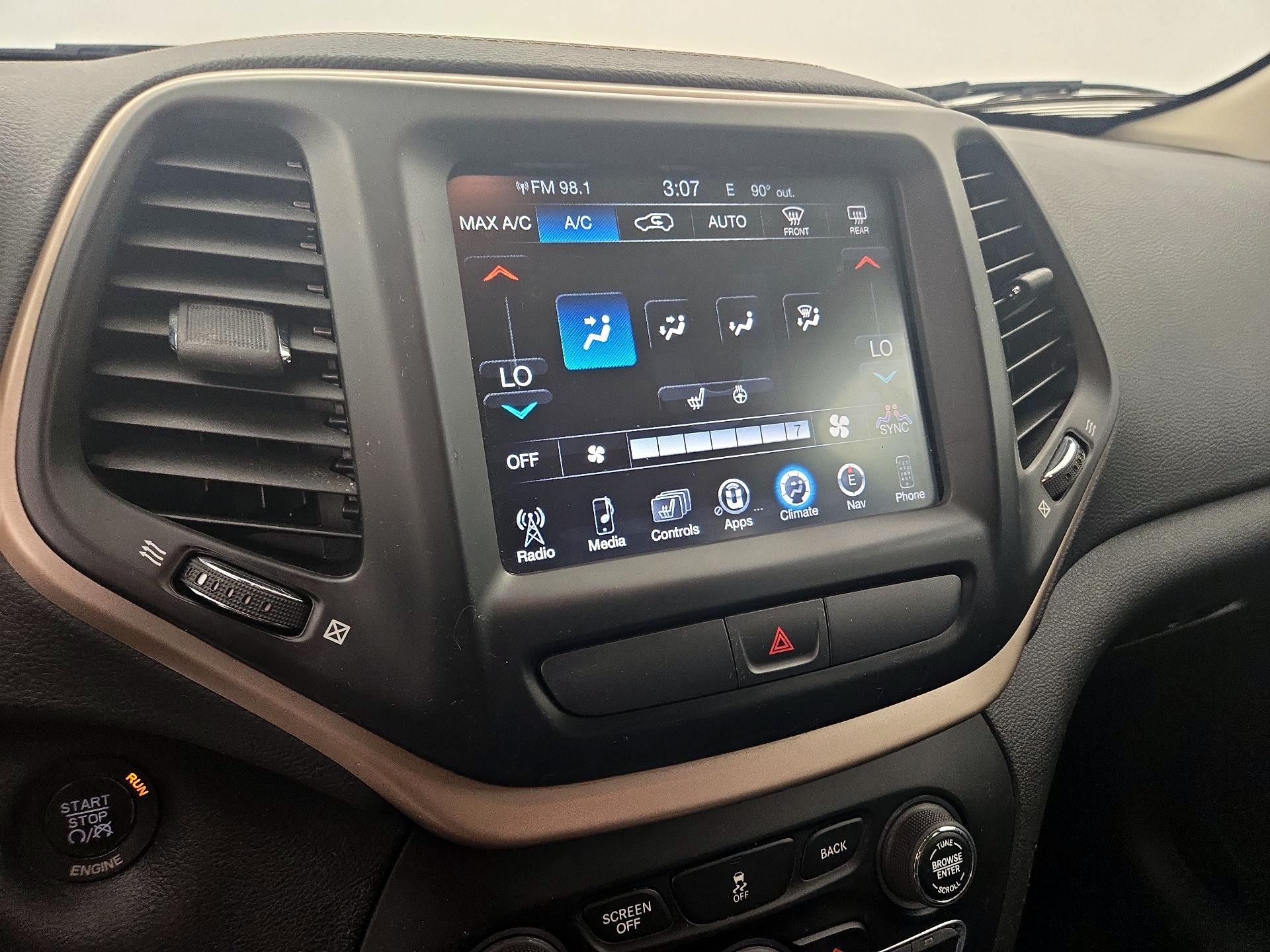 Thumbnail: 2016 Jeep Cherokee - 17