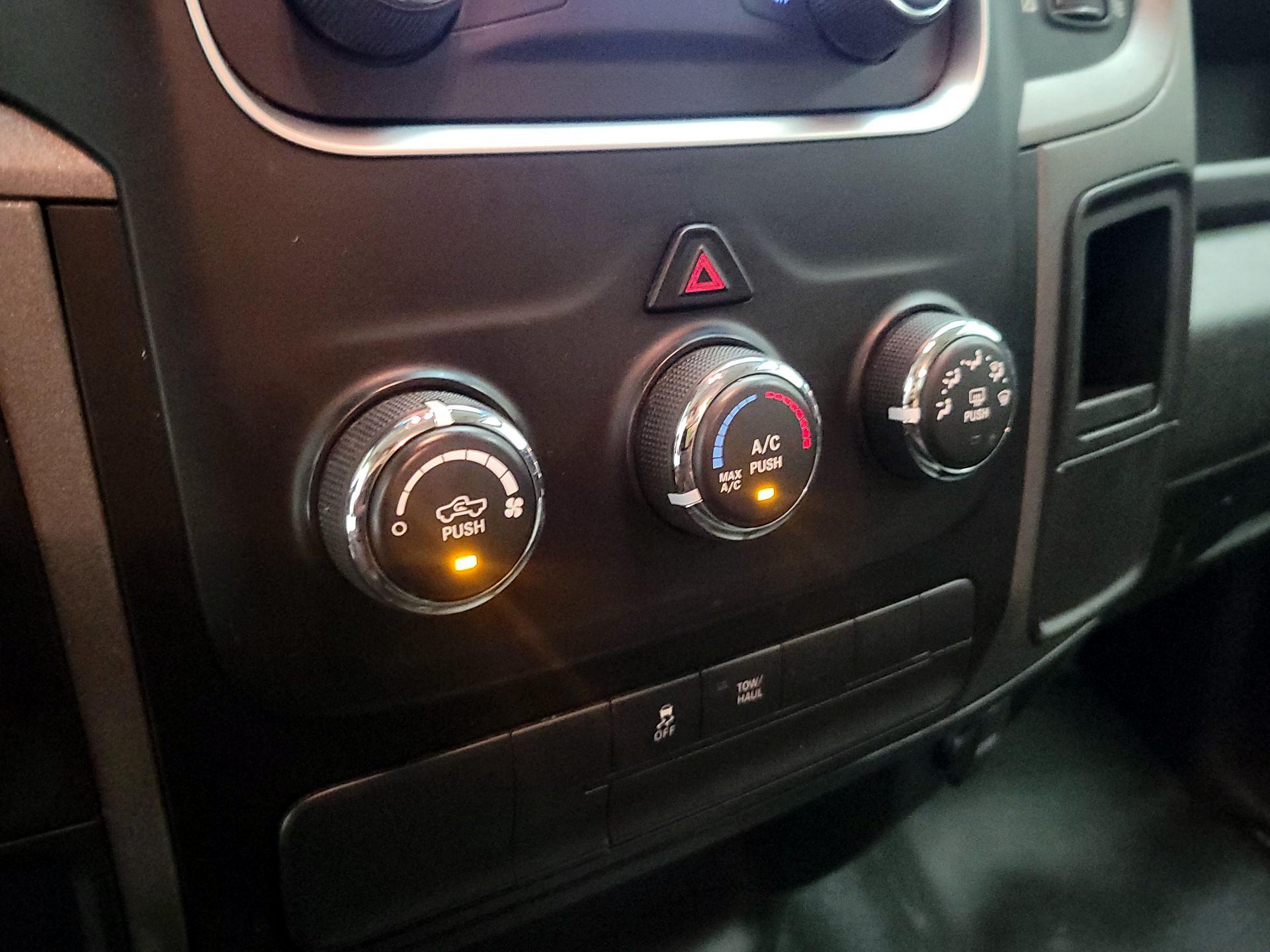 Thumbnail: 2022 RAM 1500 Classic - 16