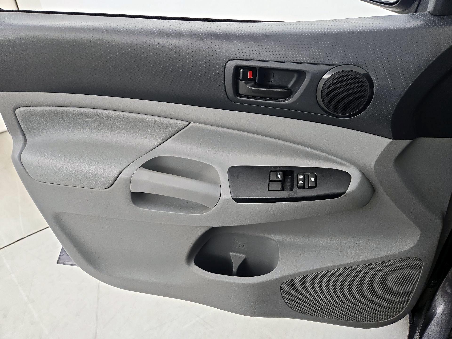 Thumbnail: 2014 Toyota Tacoma - 12