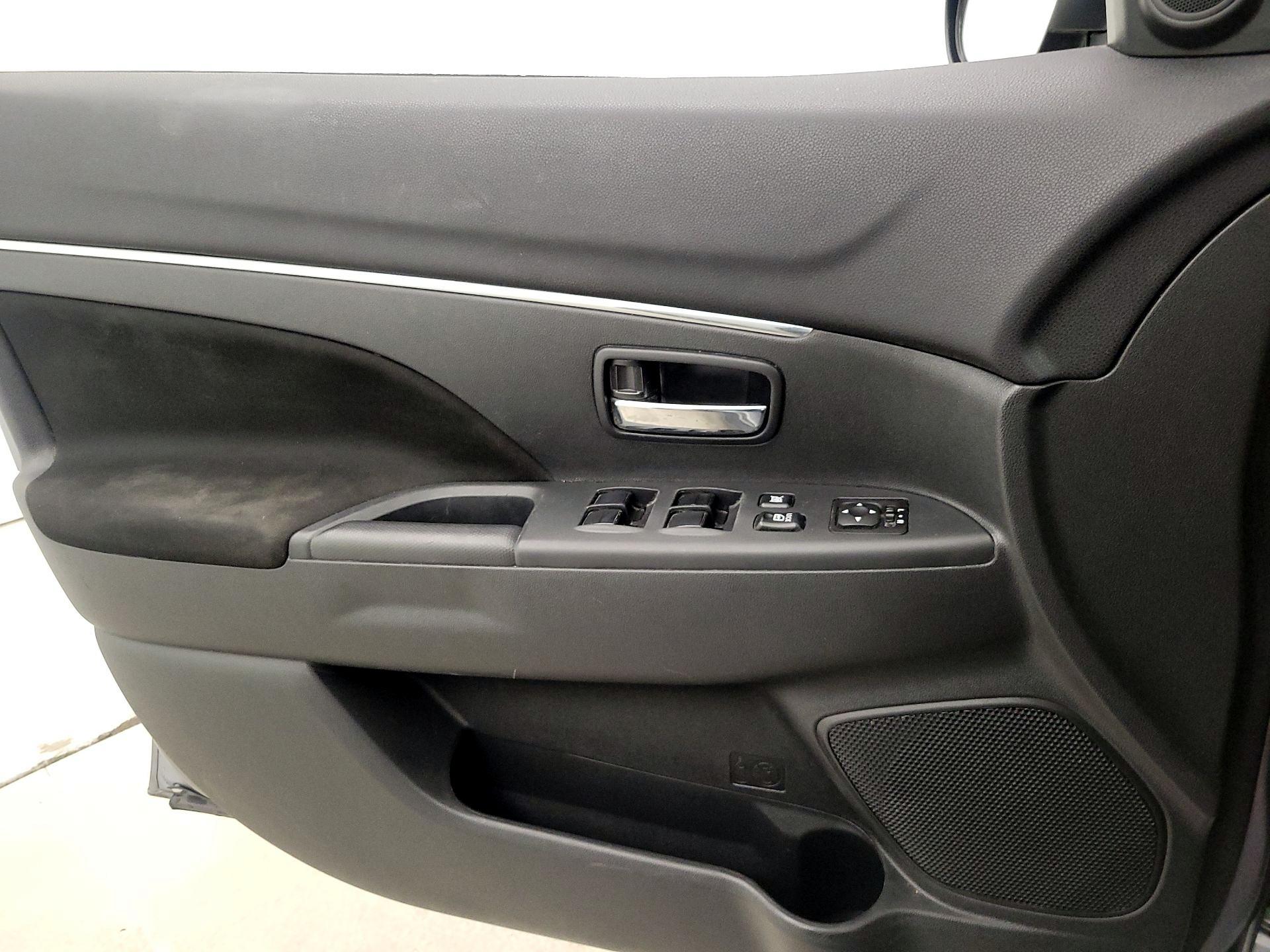 Thumbnail: 2021 Mitsubishi Outlander Sport - 12