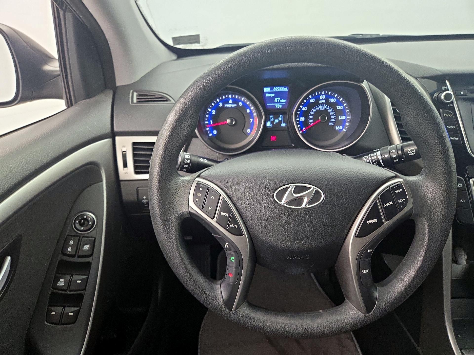 Thumbnail: 2017 Hyundai Elantra - 10