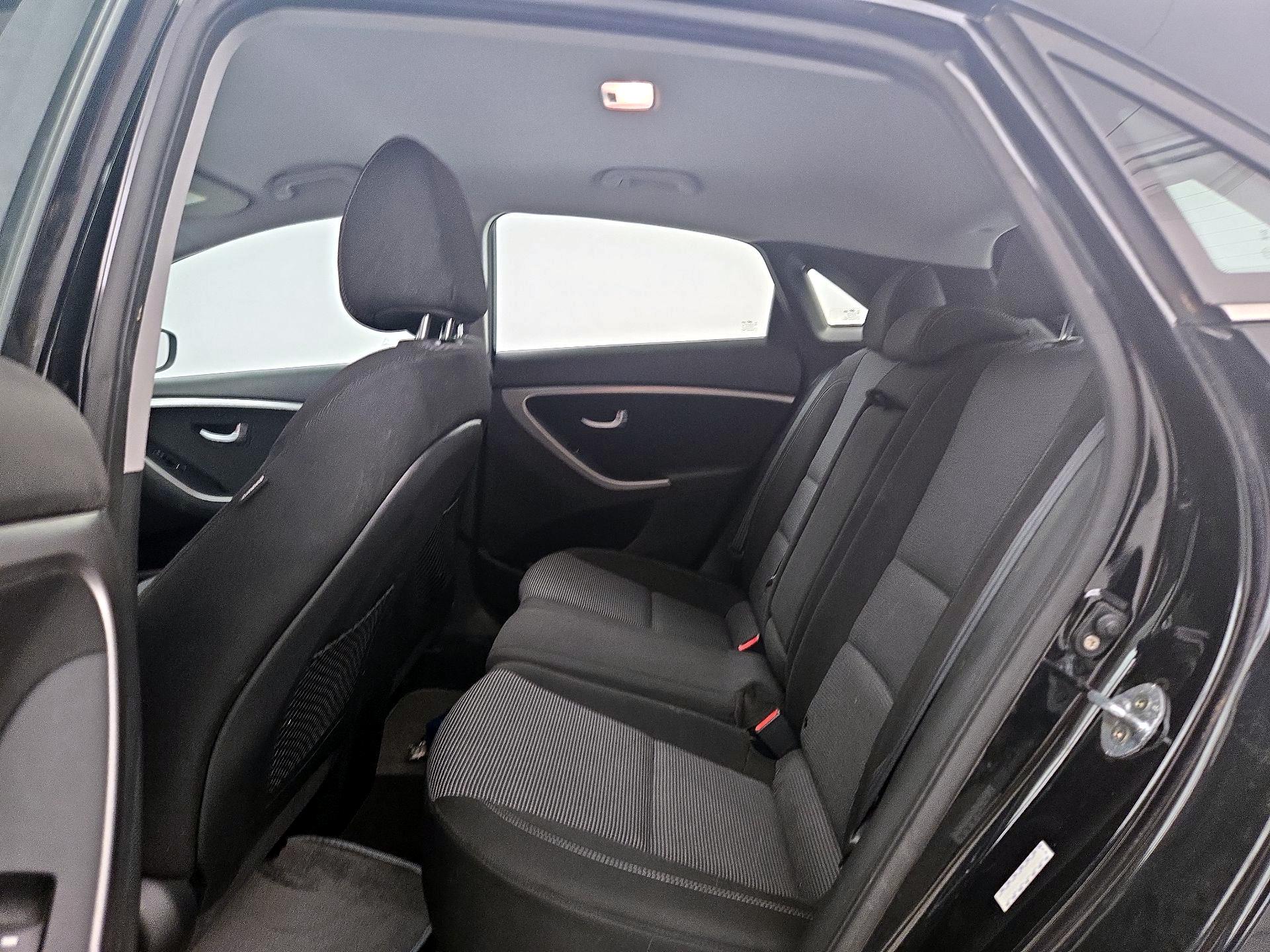 Thumbnail: 2017 Hyundai Elantra - 18