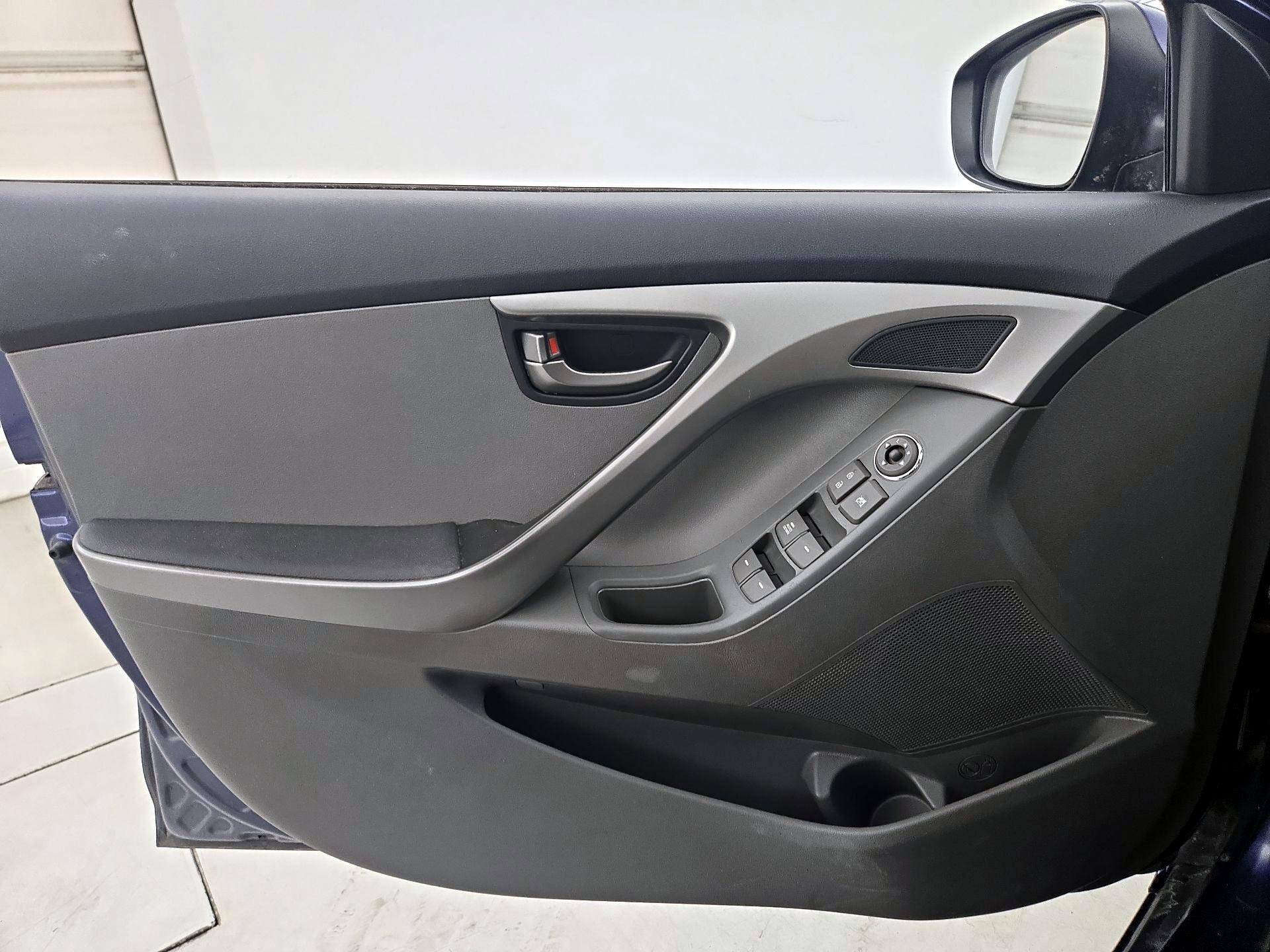 Thumbnail: 2013 Hyundai Elantra - 12