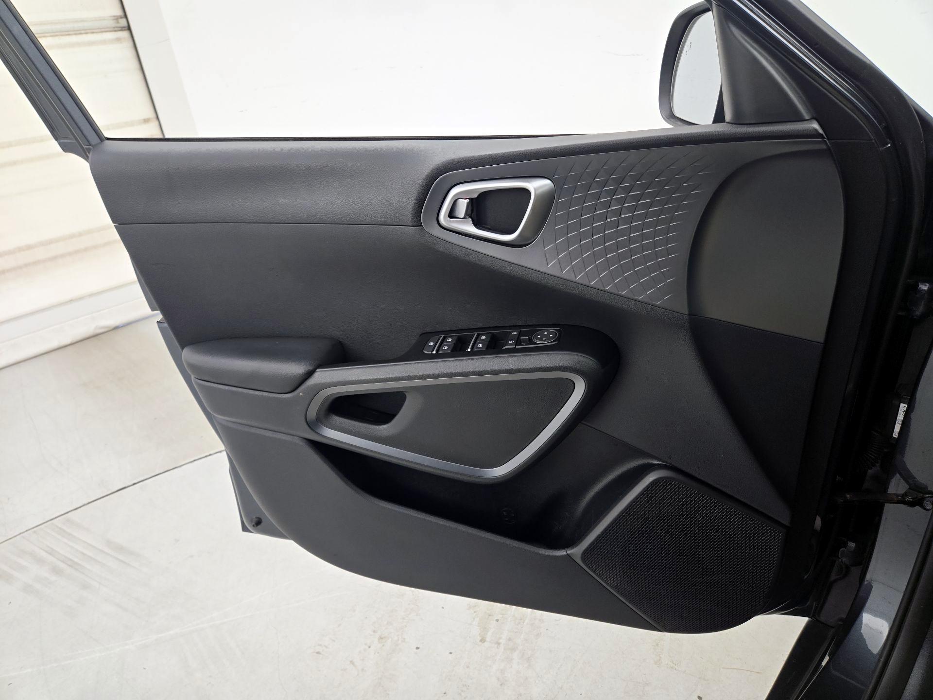 Thumbnail: 2020 Kia Soul - 12