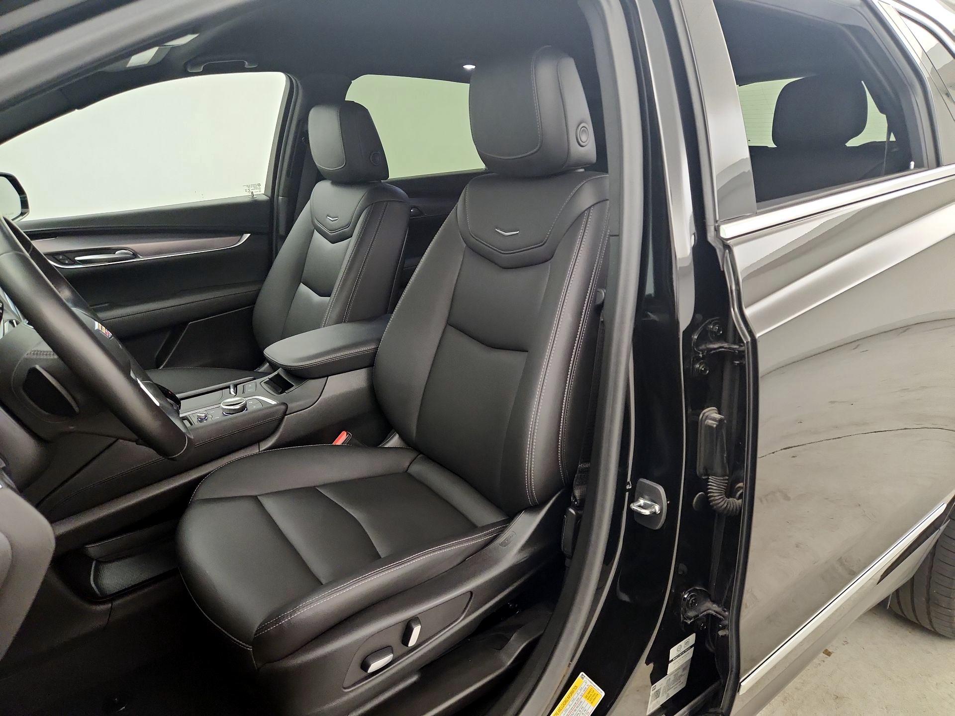 Thumbnail: 2023 Cadillac XT5 - 11