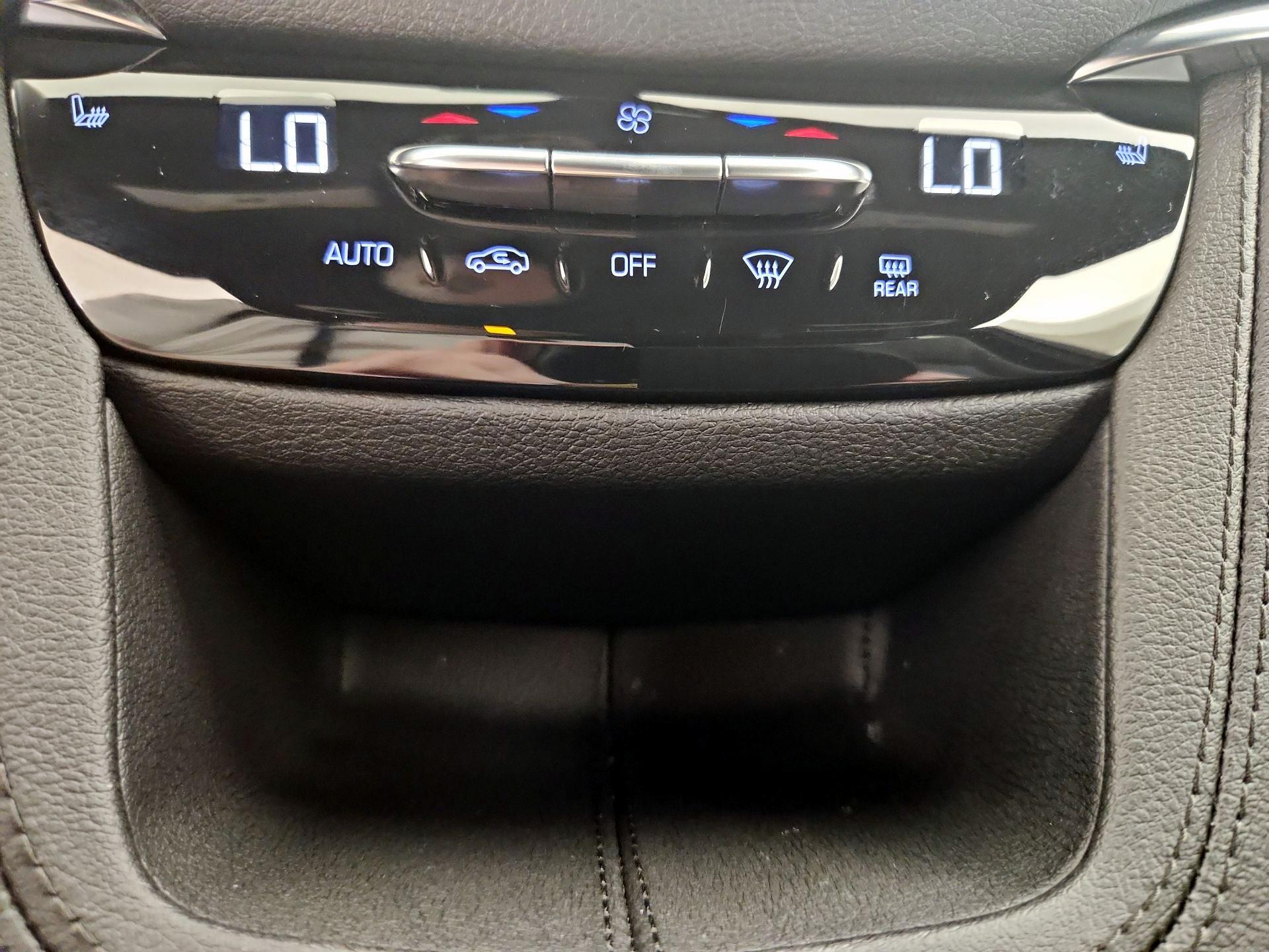 Thumbnail: 2023 Cadillac XT5 - 16