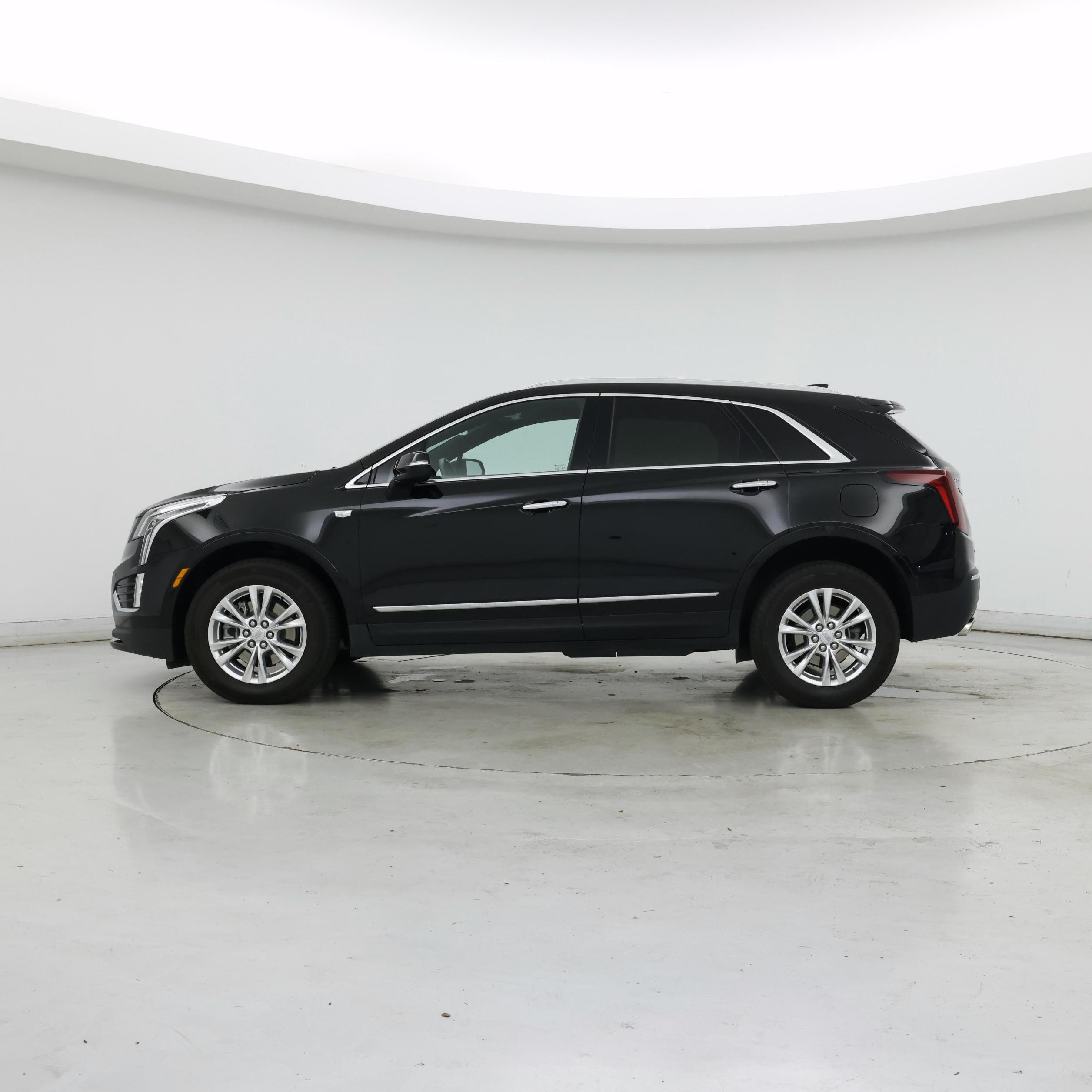 Thumbnail: 2023 Cadillac XT5 - 3
