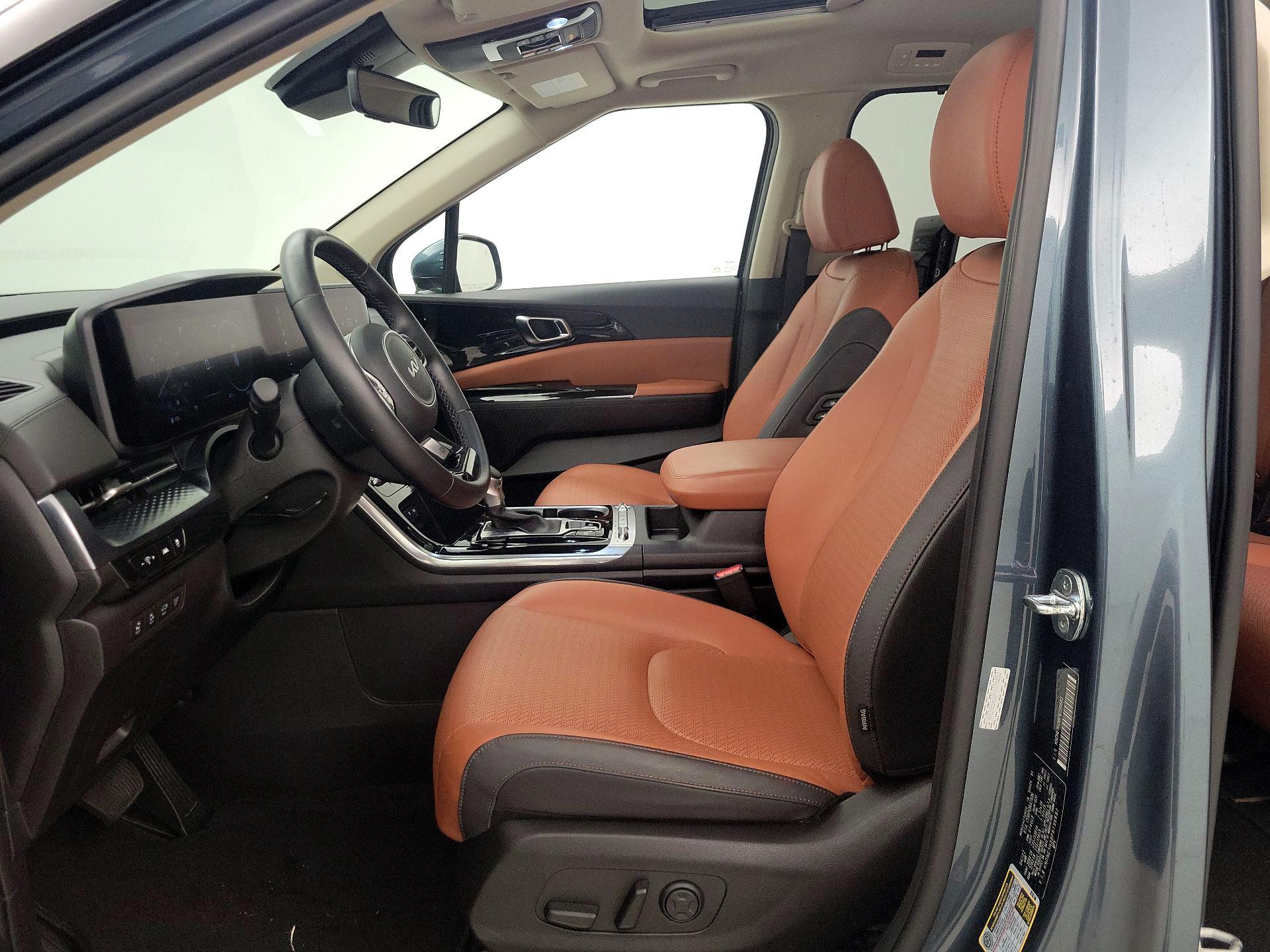 Thumbnail: 2023 Kia Carnival - 11
