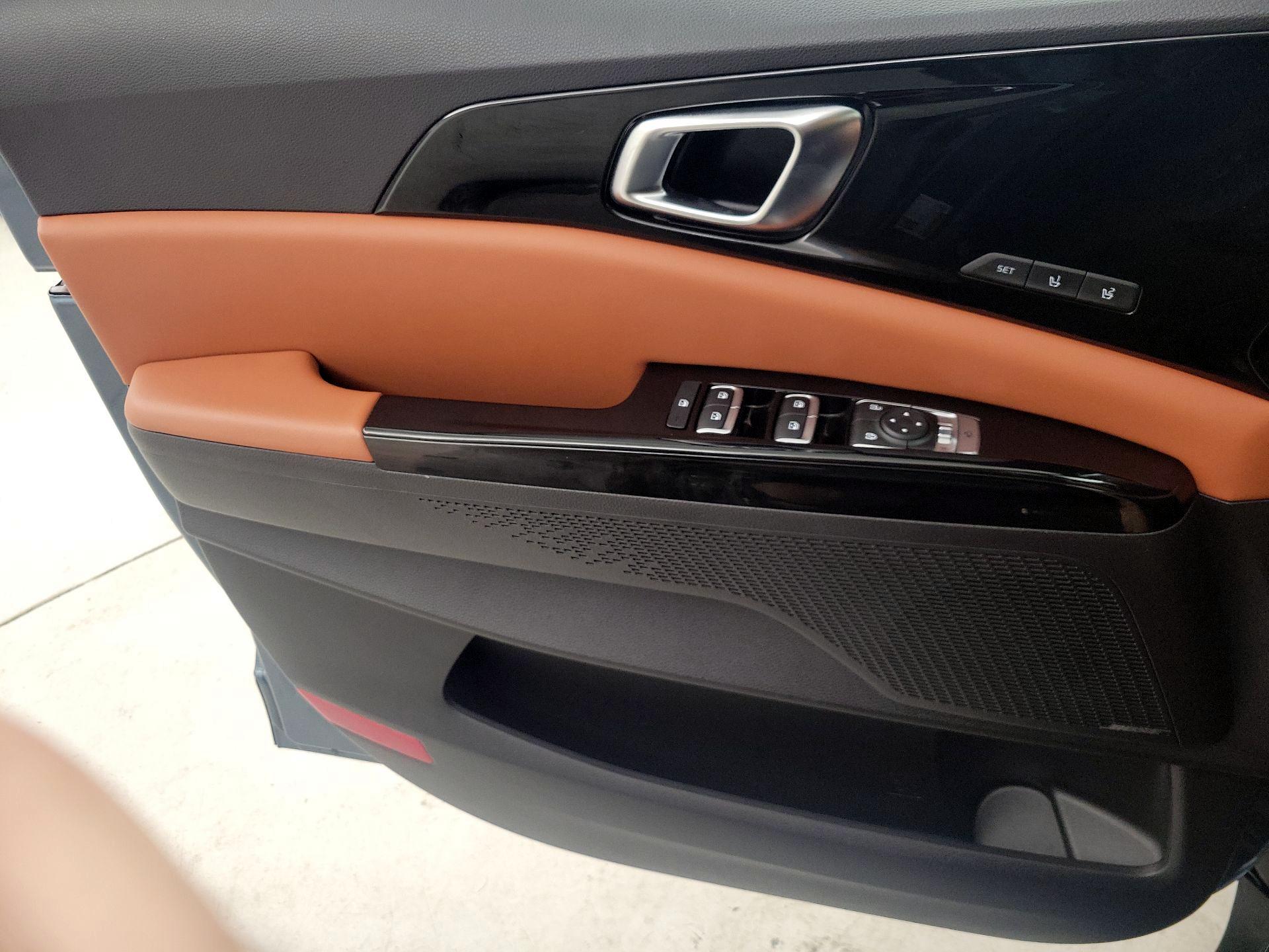 Thumbnail: 2023 Kia Carnival - 12