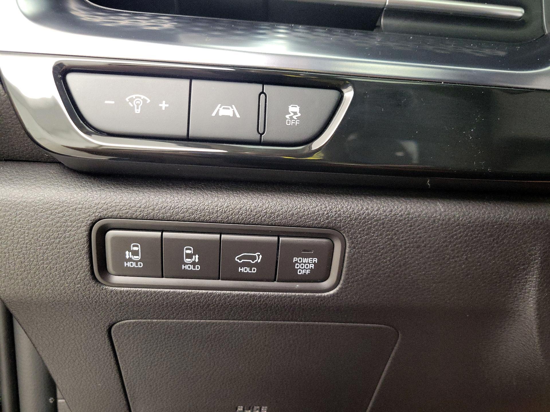 Thumbnail: 2023 Kia Carnival - 13